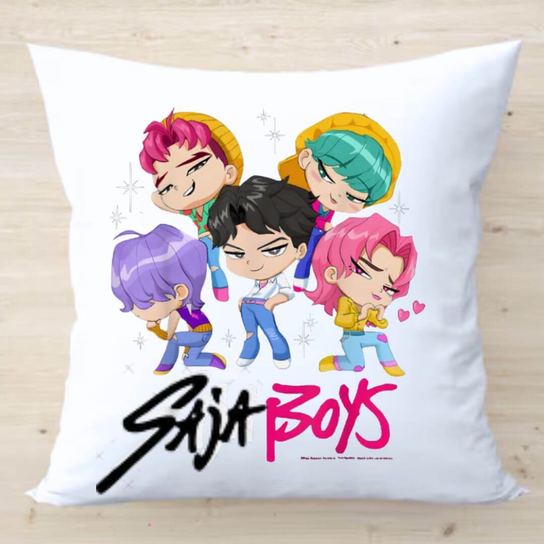 ALMOHADA COJIN SAJA BOYS DE GUERRERAS KPOP  PELUCHE - MIDE 40X40 CMS - 1