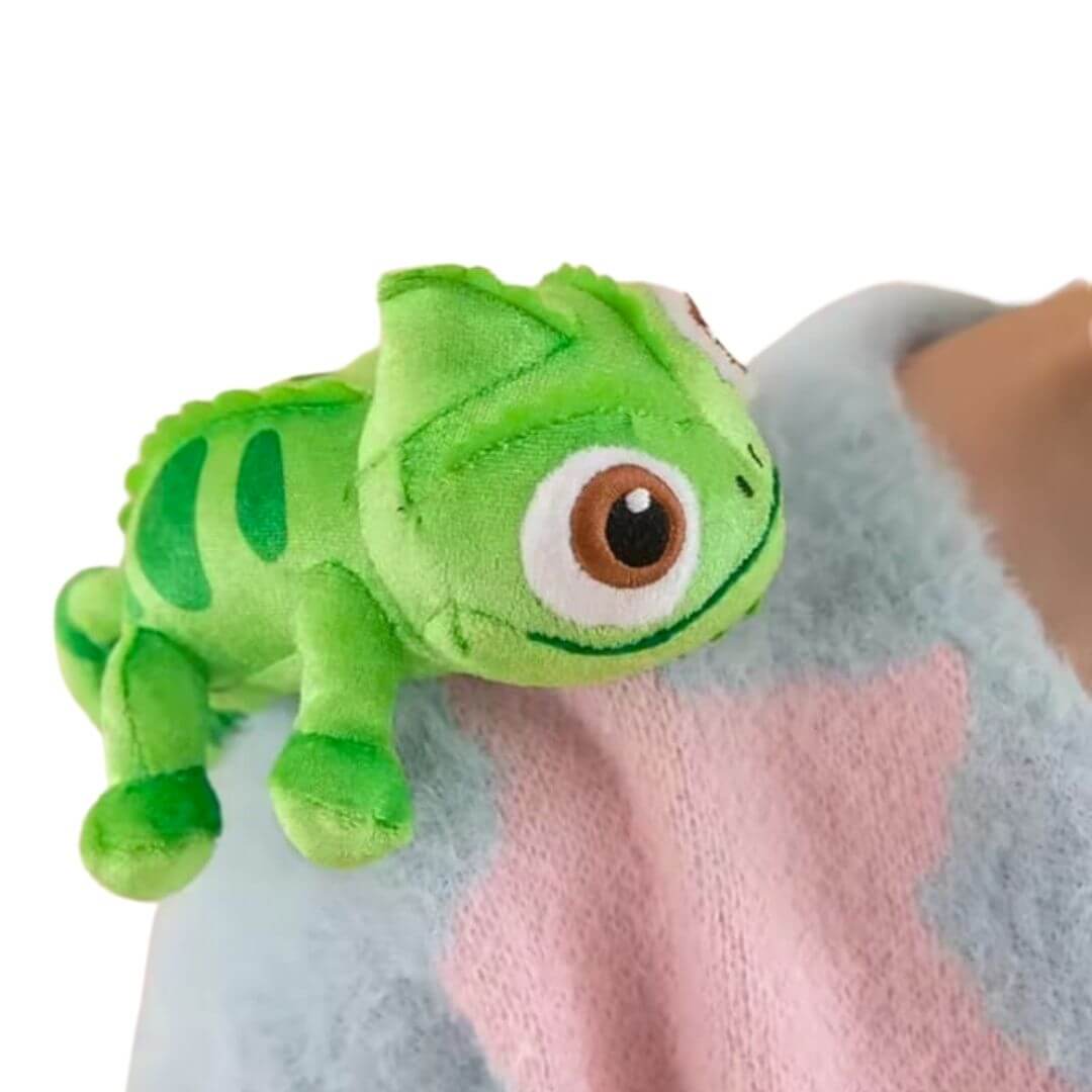 PELUCHE PASCAL RAPUNZEL IMANTADO - MIDE 17 CM LARGO - 1
