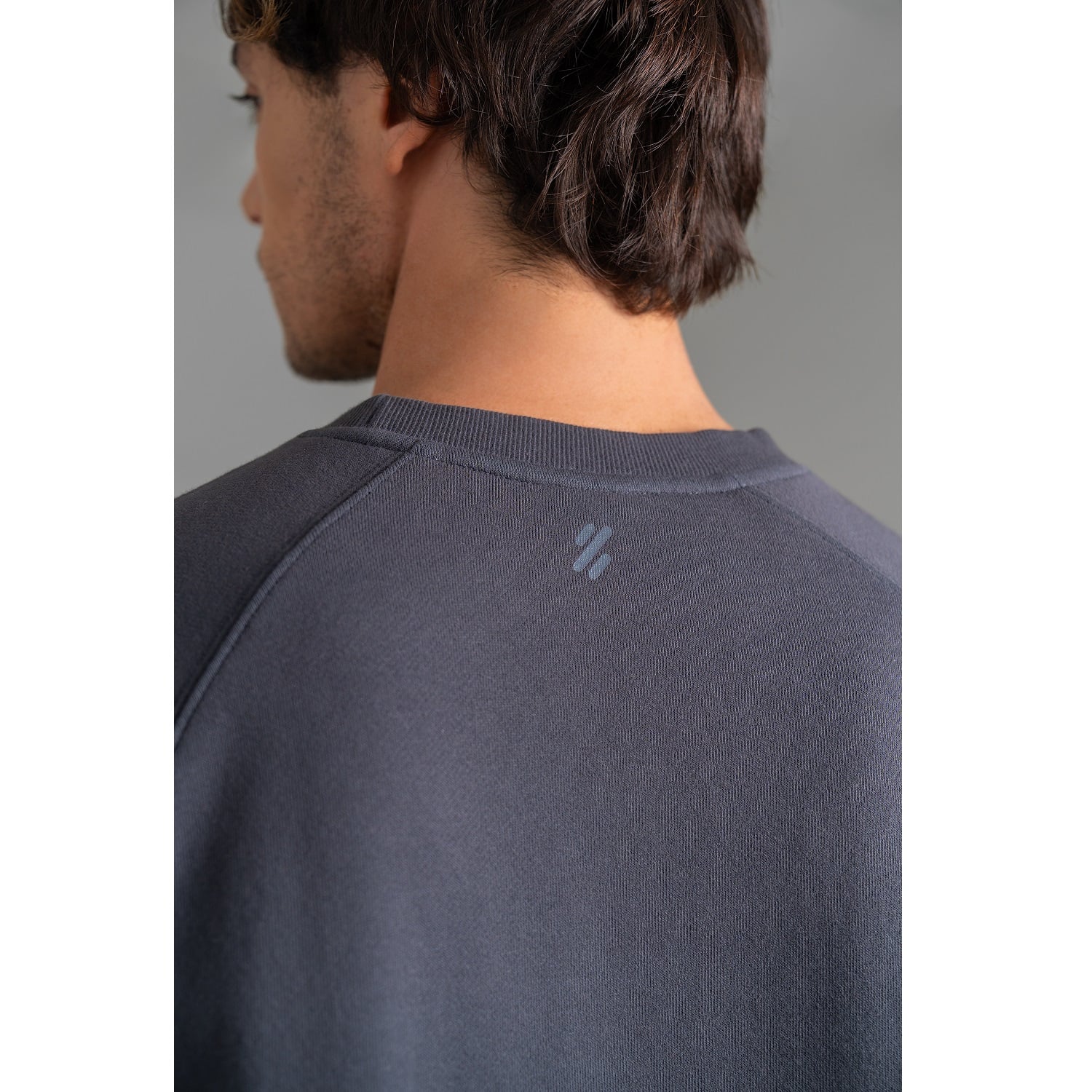 POLERA TODA ACTIVIDAD HOMBRE ULTIMATE FITNESS DARK GREY CASUAL RAGLAN - 5