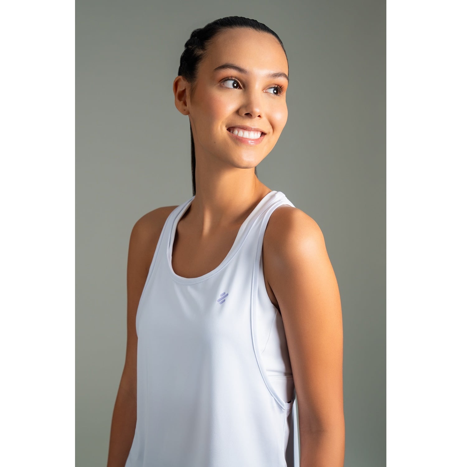 POLO DEPORTIVO TODA ACTIVIDAD MUJER ULTIMATE FITNESS WHITE MOON SIN MANGAS - 1
