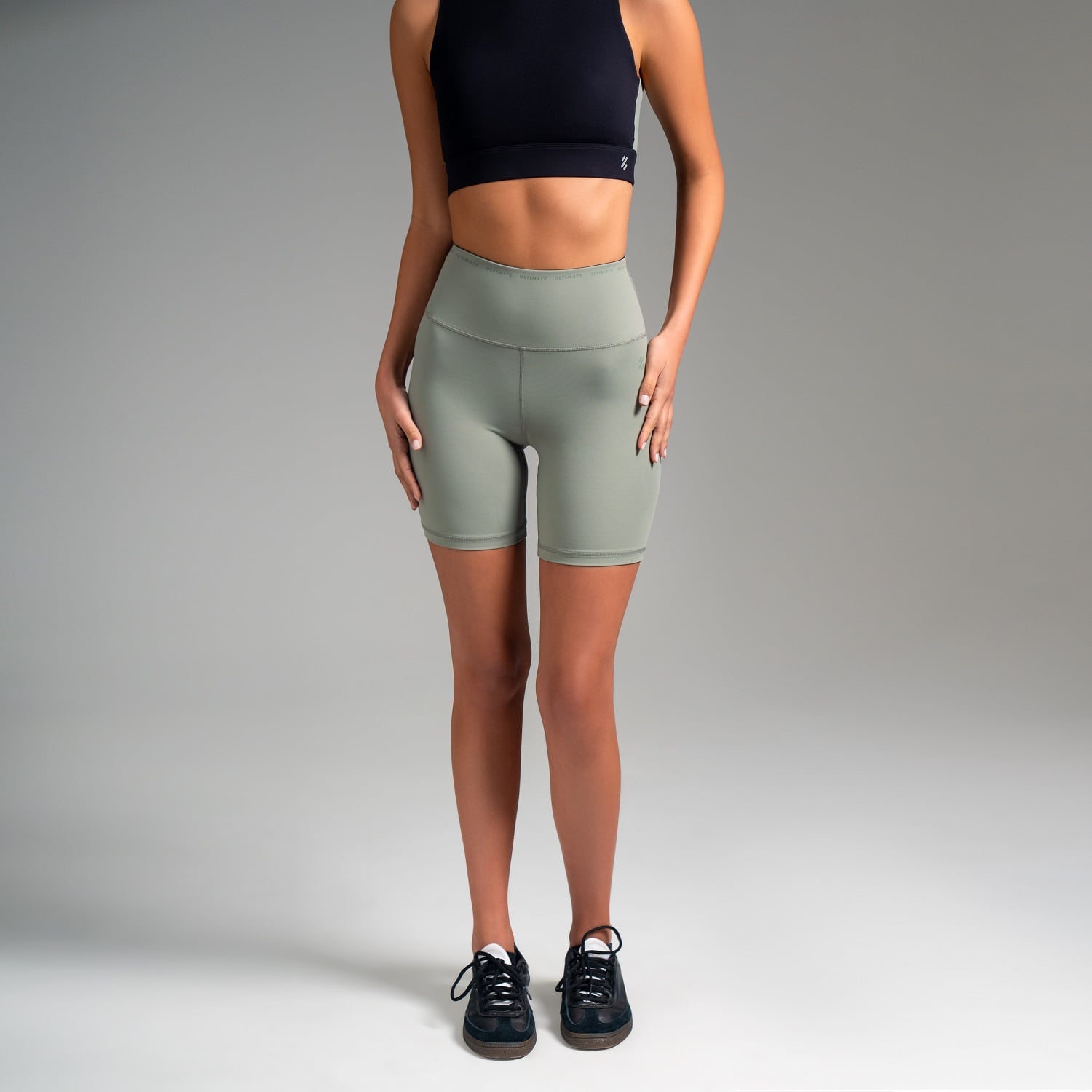 SHORT BIKER TODA ACTIVIDAD MUJER ULTIMATE FITNESS MILITARY OLIVE REGULAR - 1