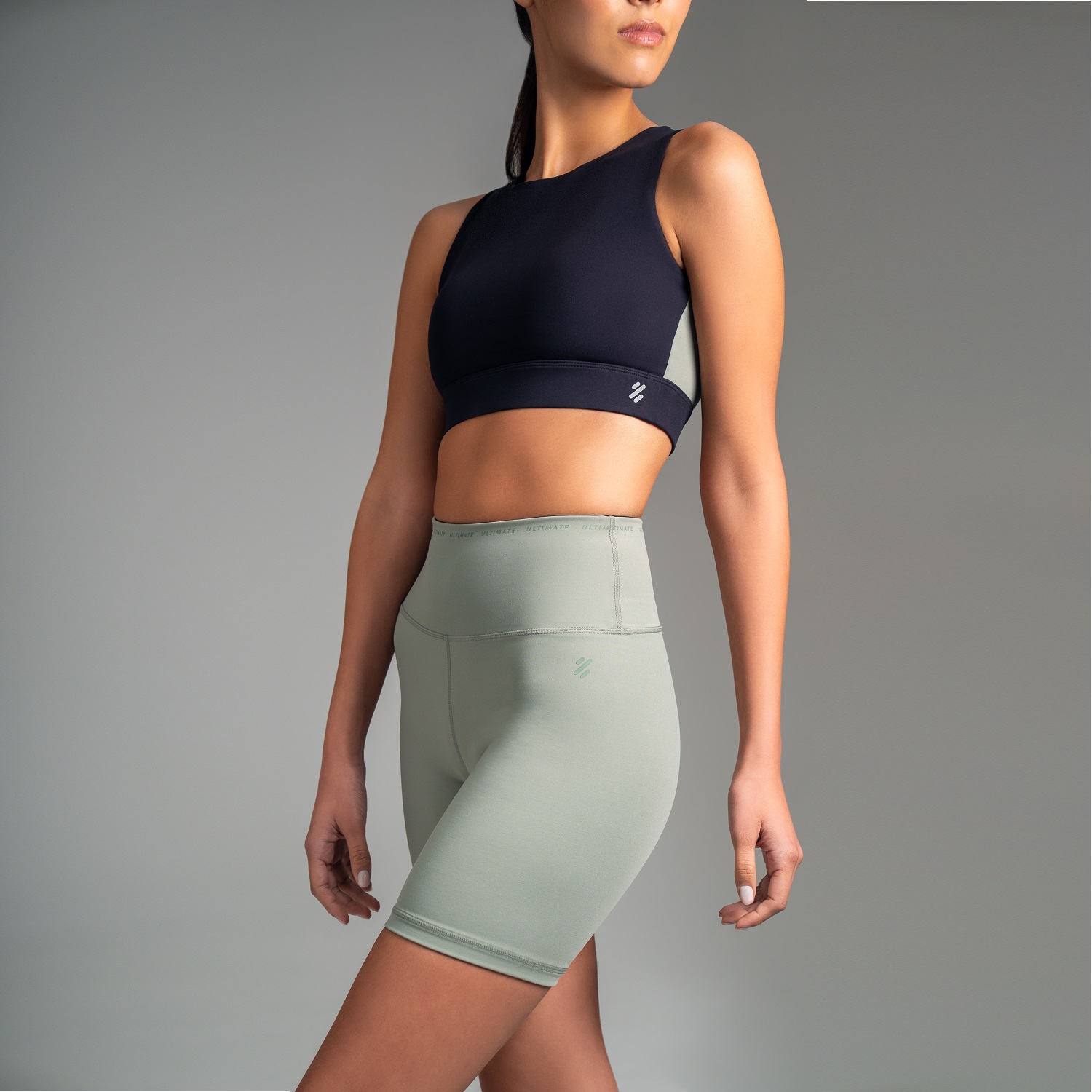 SHORT BIKER TODA ACTIVIDAD MUJER ULTIMATE FITNESS MILITARY OLIVE REGULAR - 2