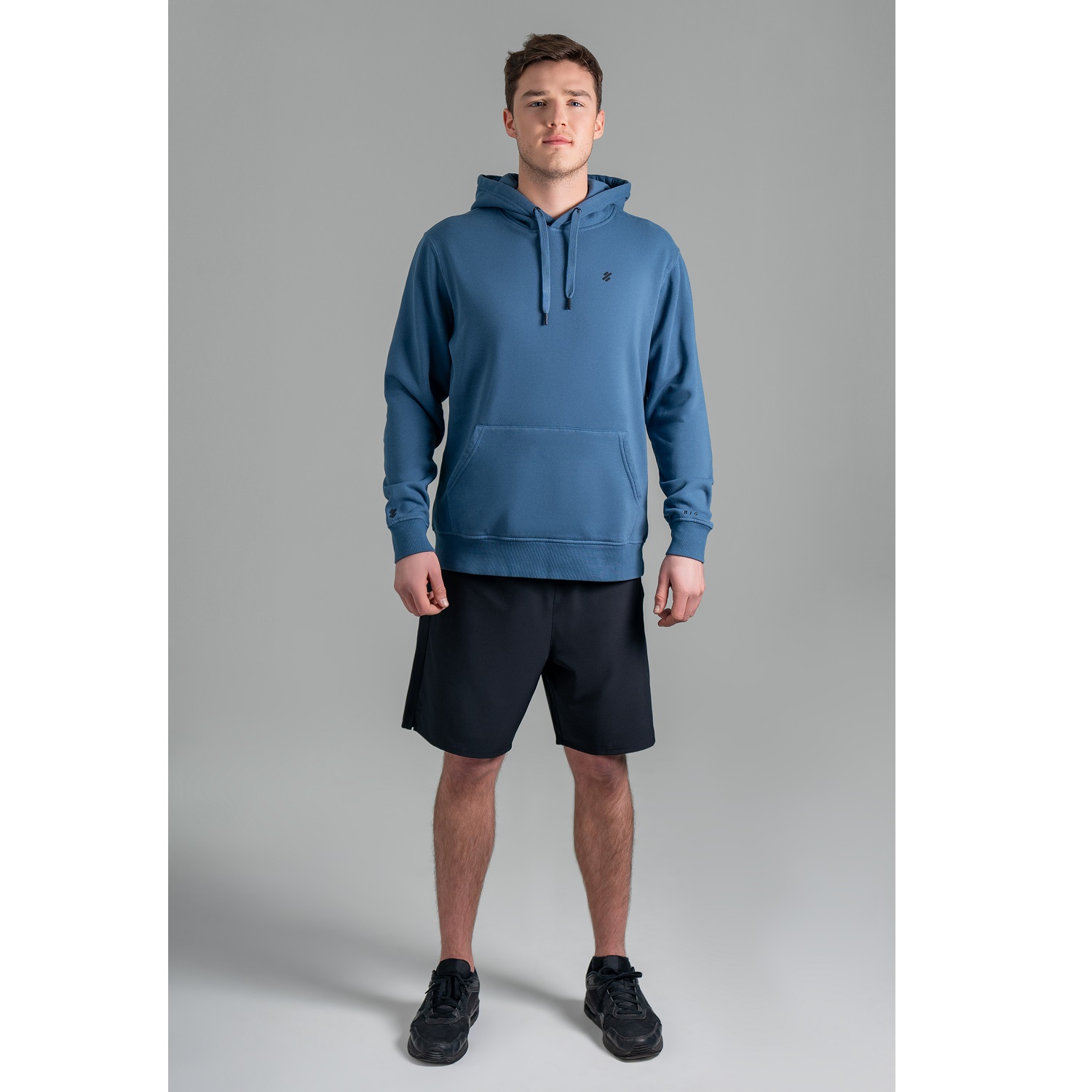 POLERA TODA ACTIVIDAD HOMBRE ULTIMATE FITNESS OIL BLUE CON CAPUCHA - 3