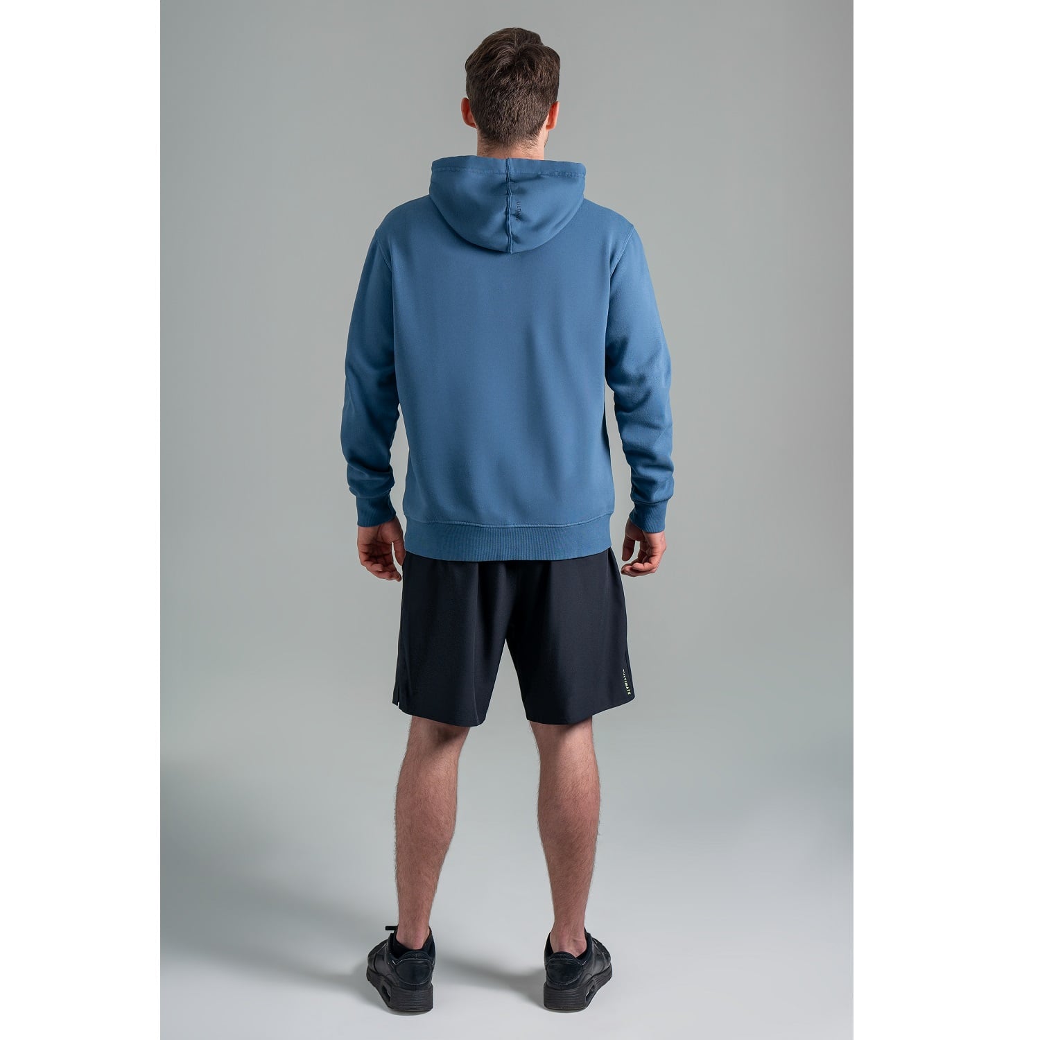 POLERA TODA ACTIVIDAD HOMBRE ULTIMATE FITNESS OIL BLUE CON CAPUCHA - 4