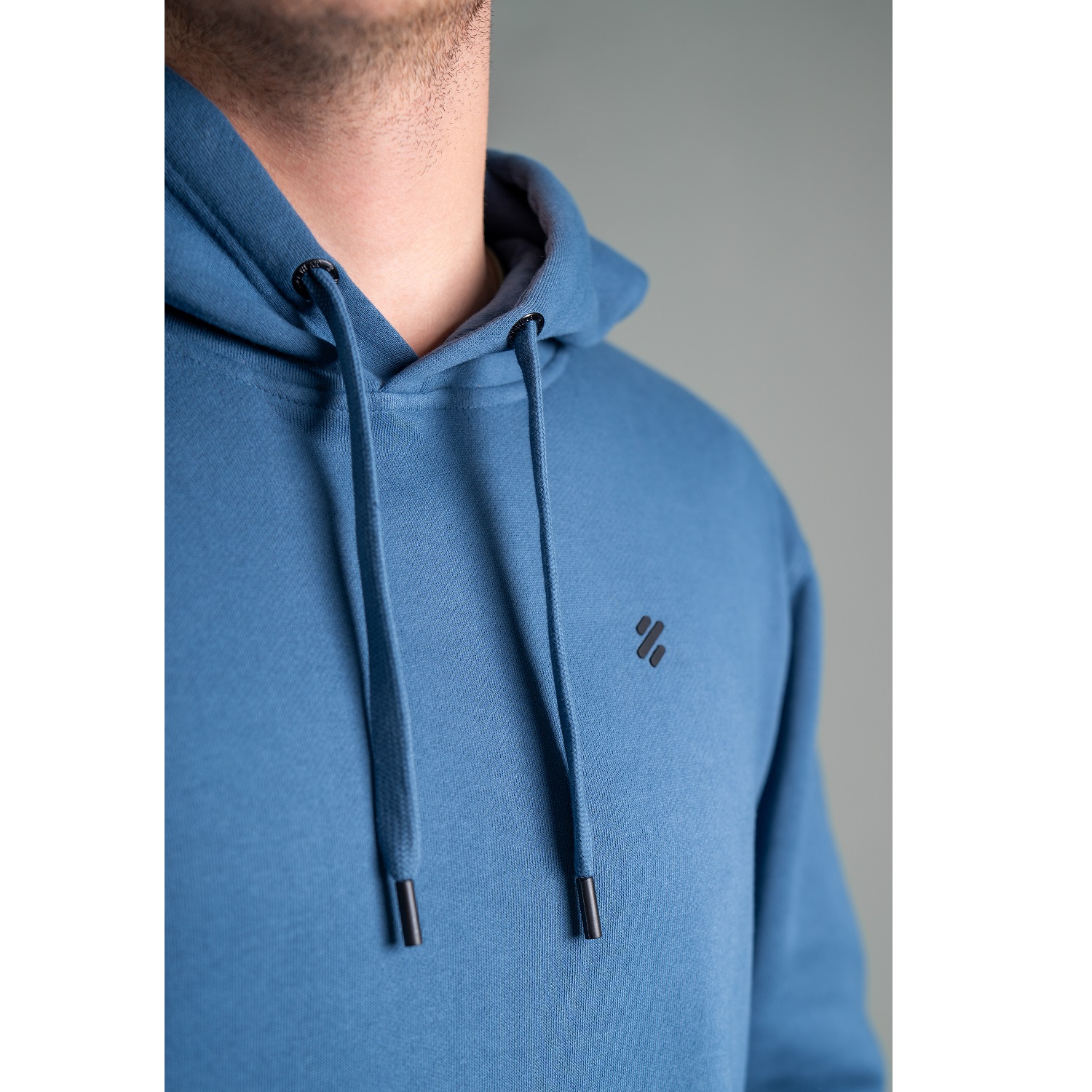 POLERA TODA ACTIVIDAD HOMBRE ULTIMATE FITNESS OIL BLUE CON CAPUCHA - 5