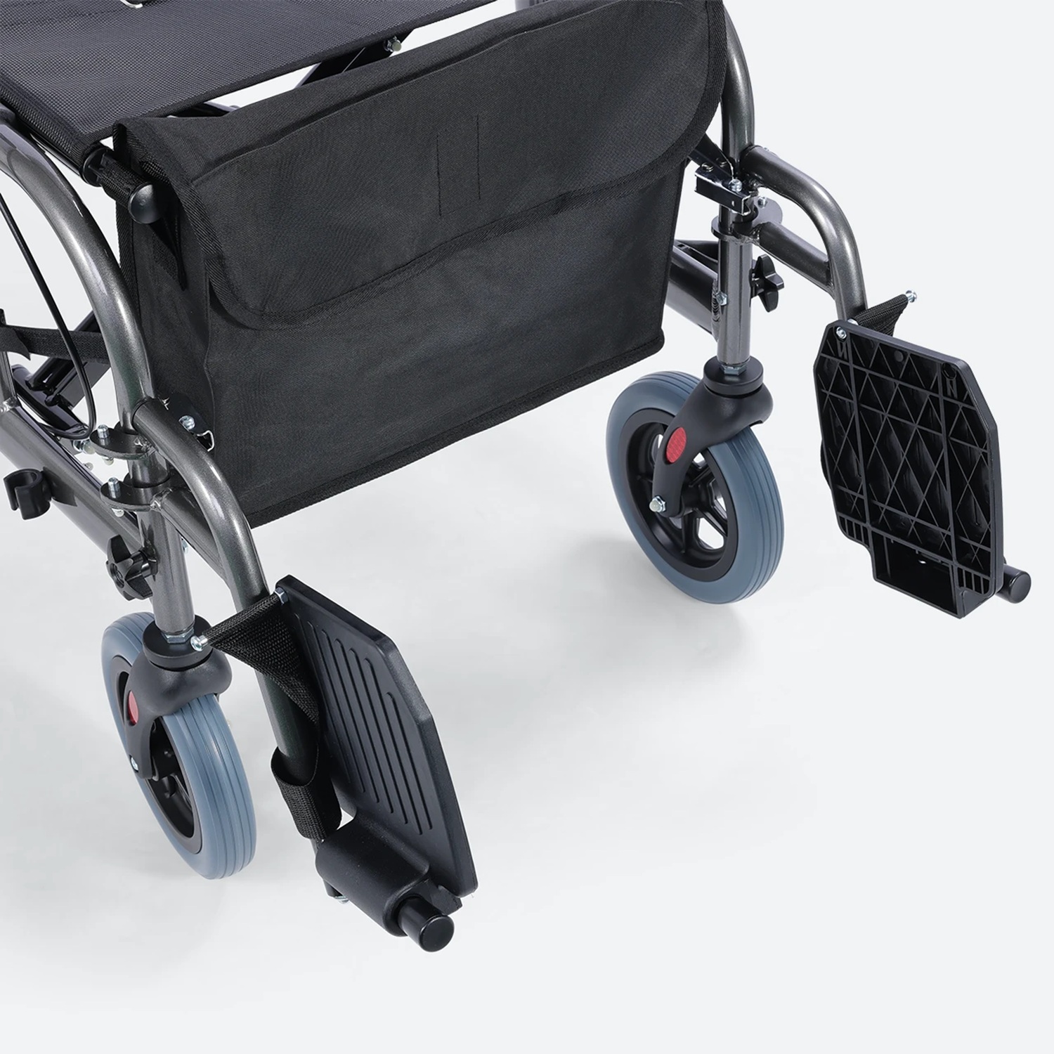 ANDADOR 4 RUEDAS CANASTO ASIENTO Y REPOSAPIÉS PRO - 4