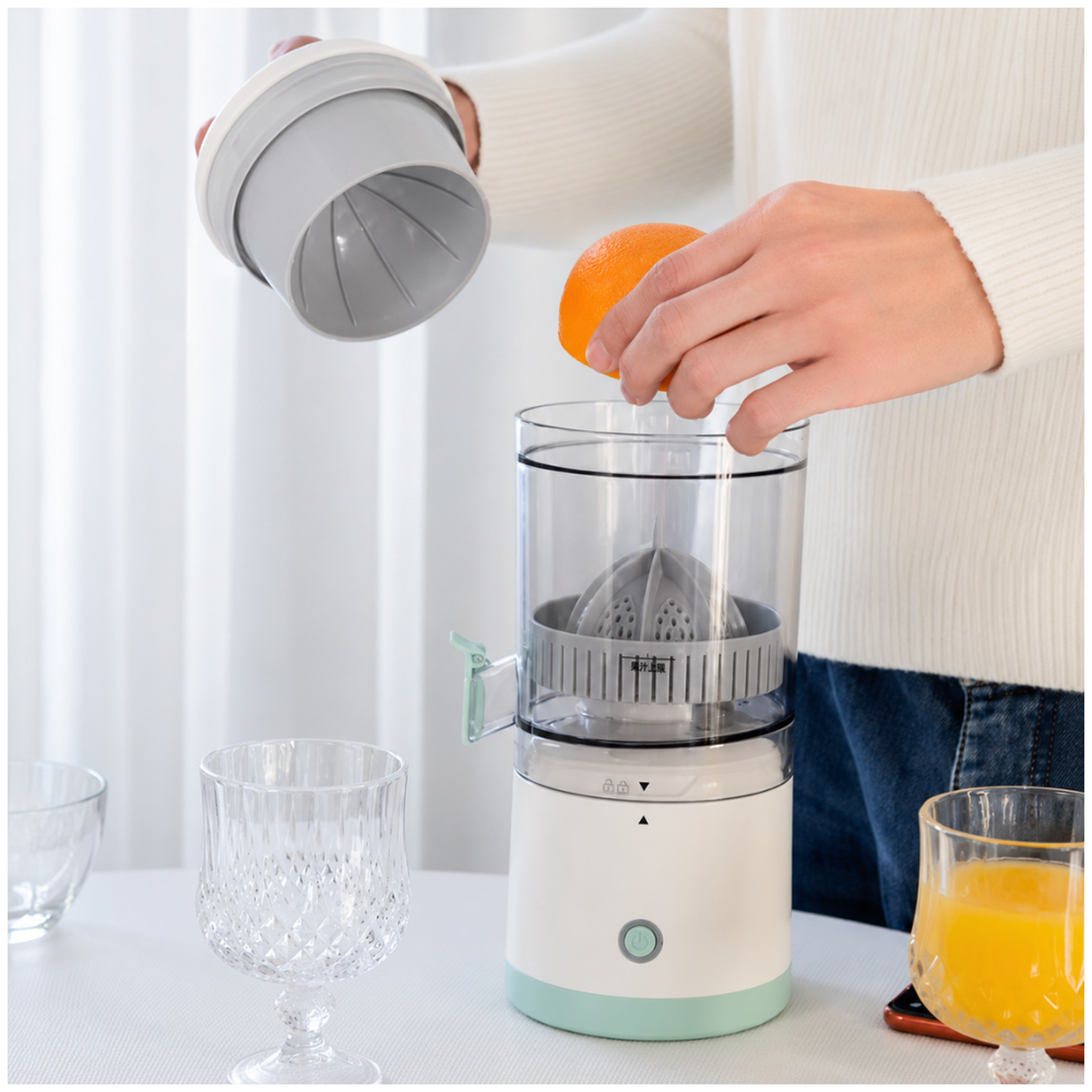 EXPRIMIDOR DE NARANJA CÍTRICOS ELÉCTRICO PORTÁTIL RECARGABLE 326E - 2
