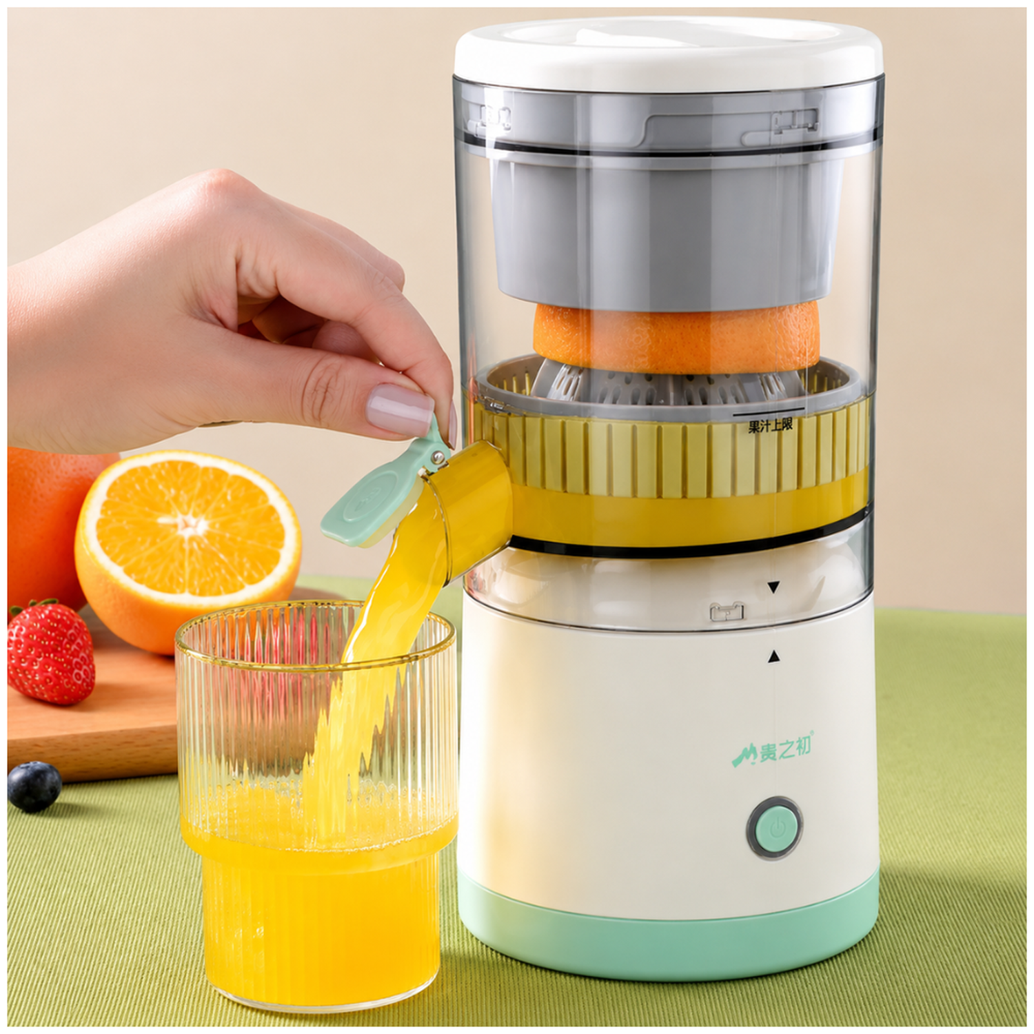 EXPRIMIDOR DE NARANJA CÍTRICOS ELÉCTRICO PORTÁTIL RECARGABLE 326E - 3