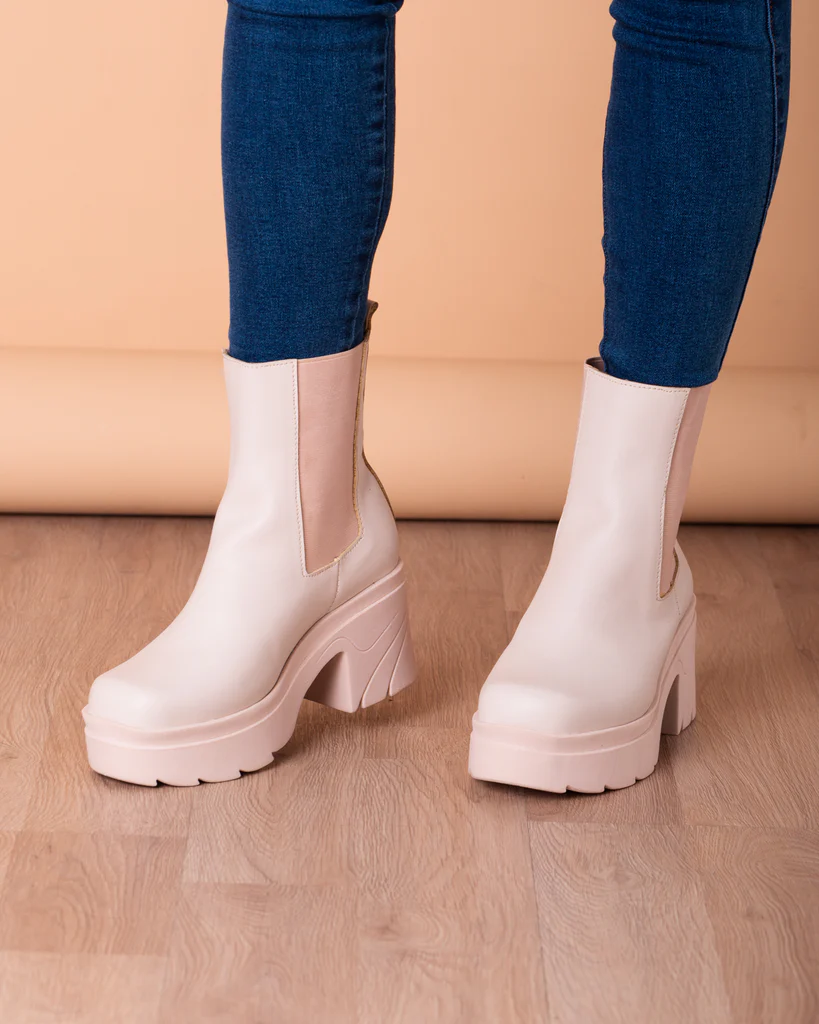 BOTAS MUJER NÉBULA NUDE RUSE - 5