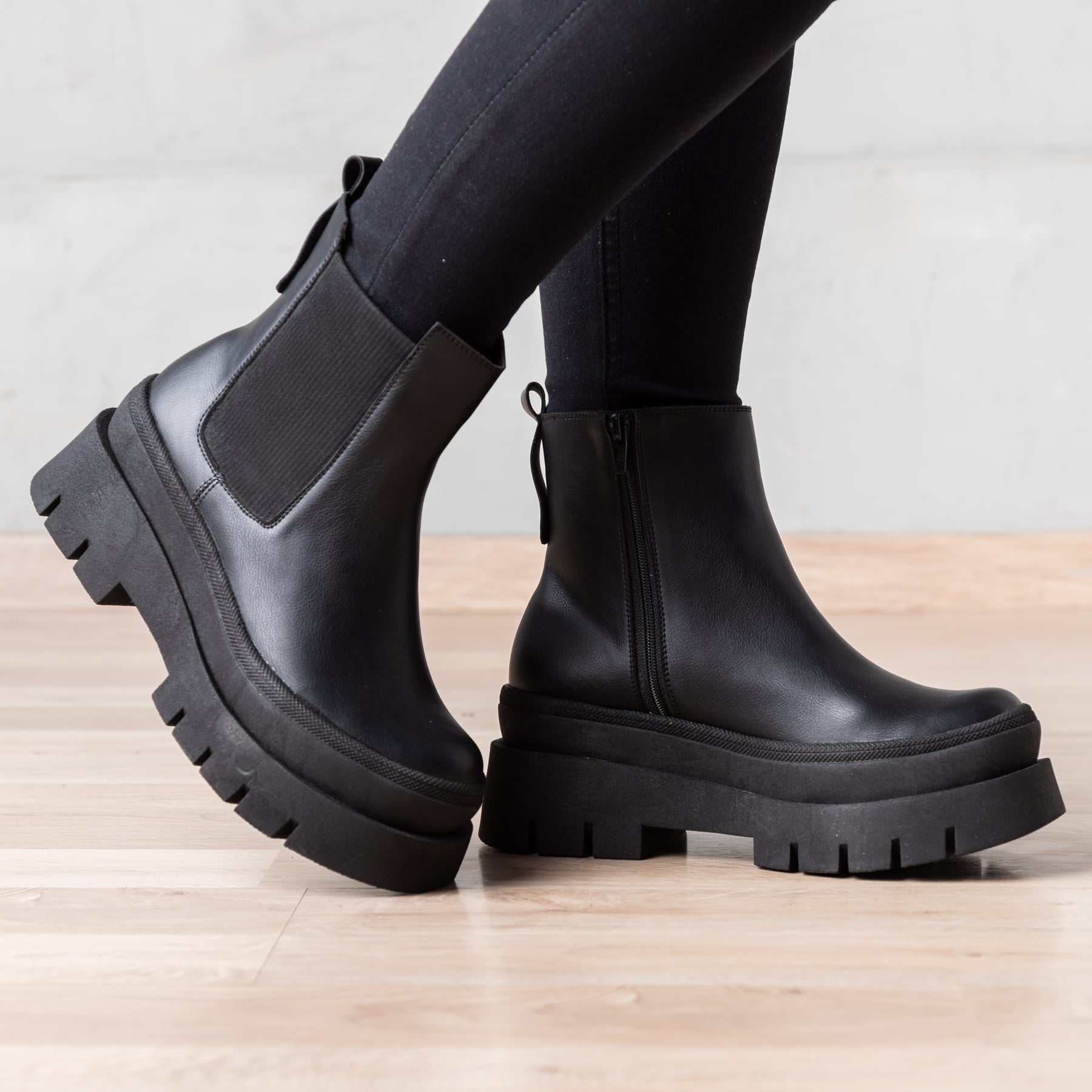 BOTAS MUJER NÉBULA NEGRO FISHERT - 4
