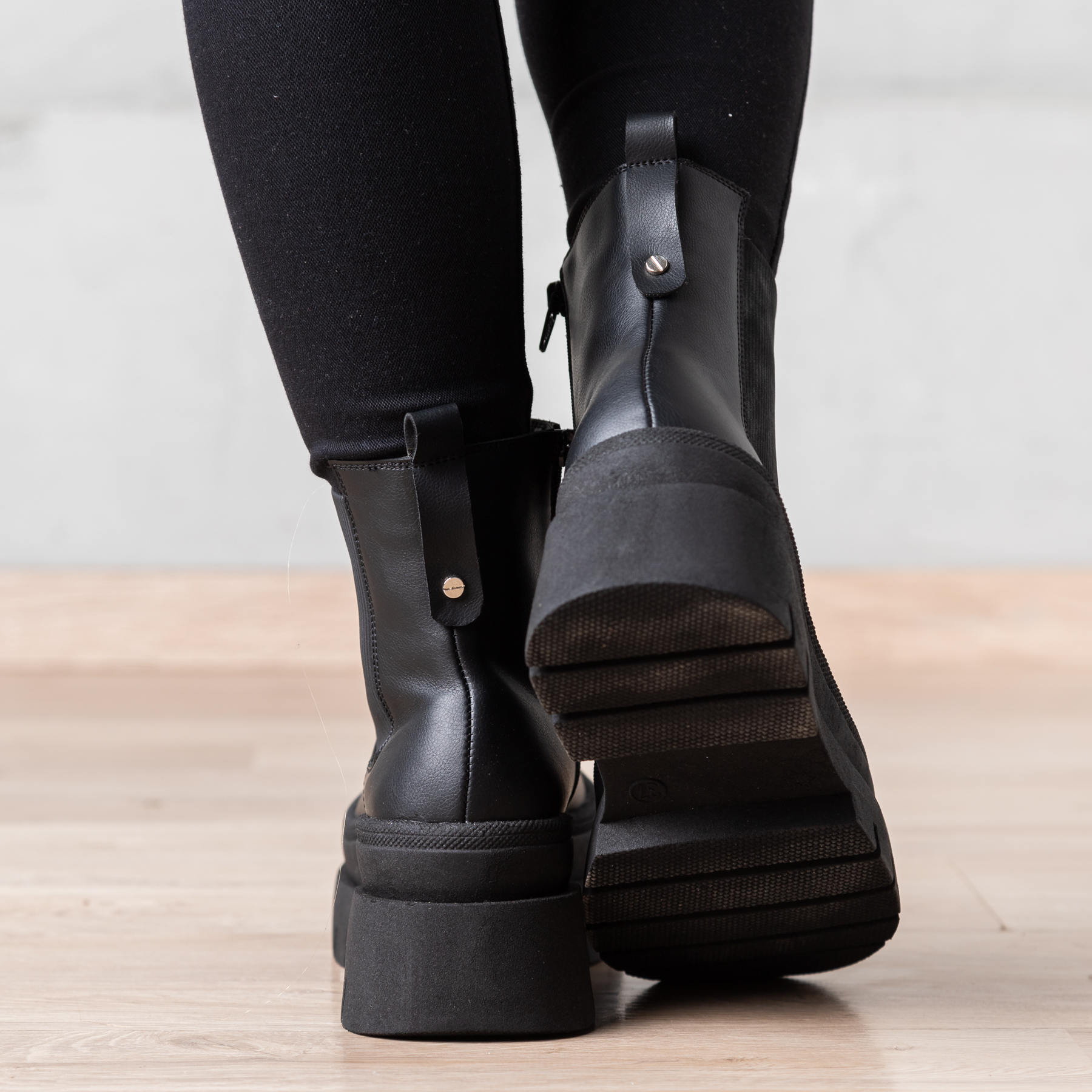 BOTAS MUJER NÉBULA NEGRO FISHERT - 6