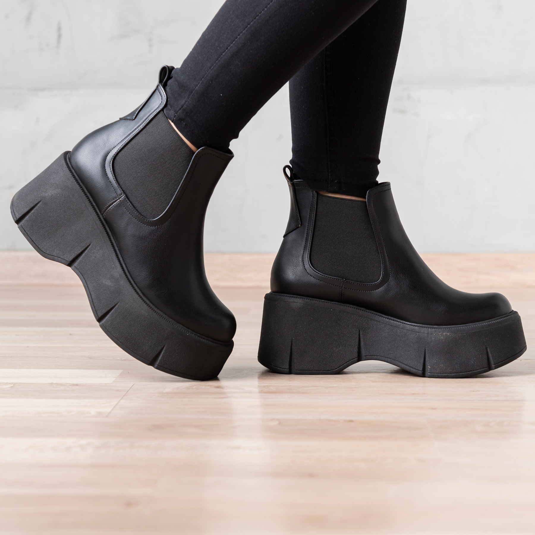 BOTAS MUJER NÉBULA NEGRO UNCOVER - 4