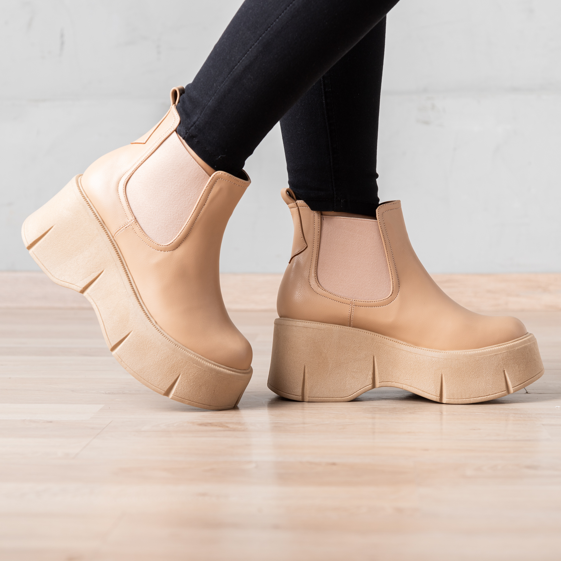 BOTAS MUJER NÉBULA BEIGE UNCOVER - 4