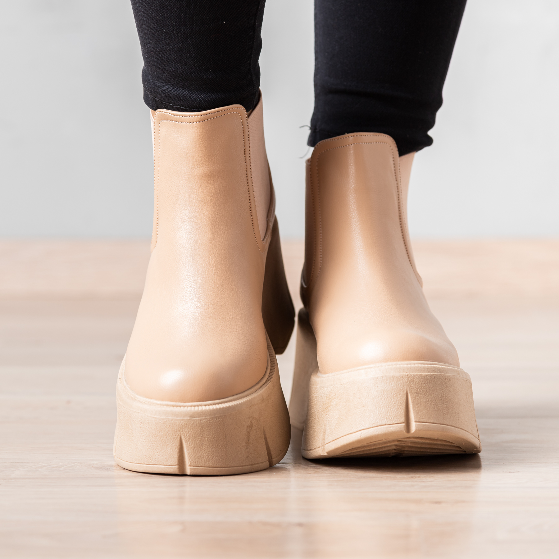 BOTAS MUJER NÉBULA BEIGE UNCOVER - 5
