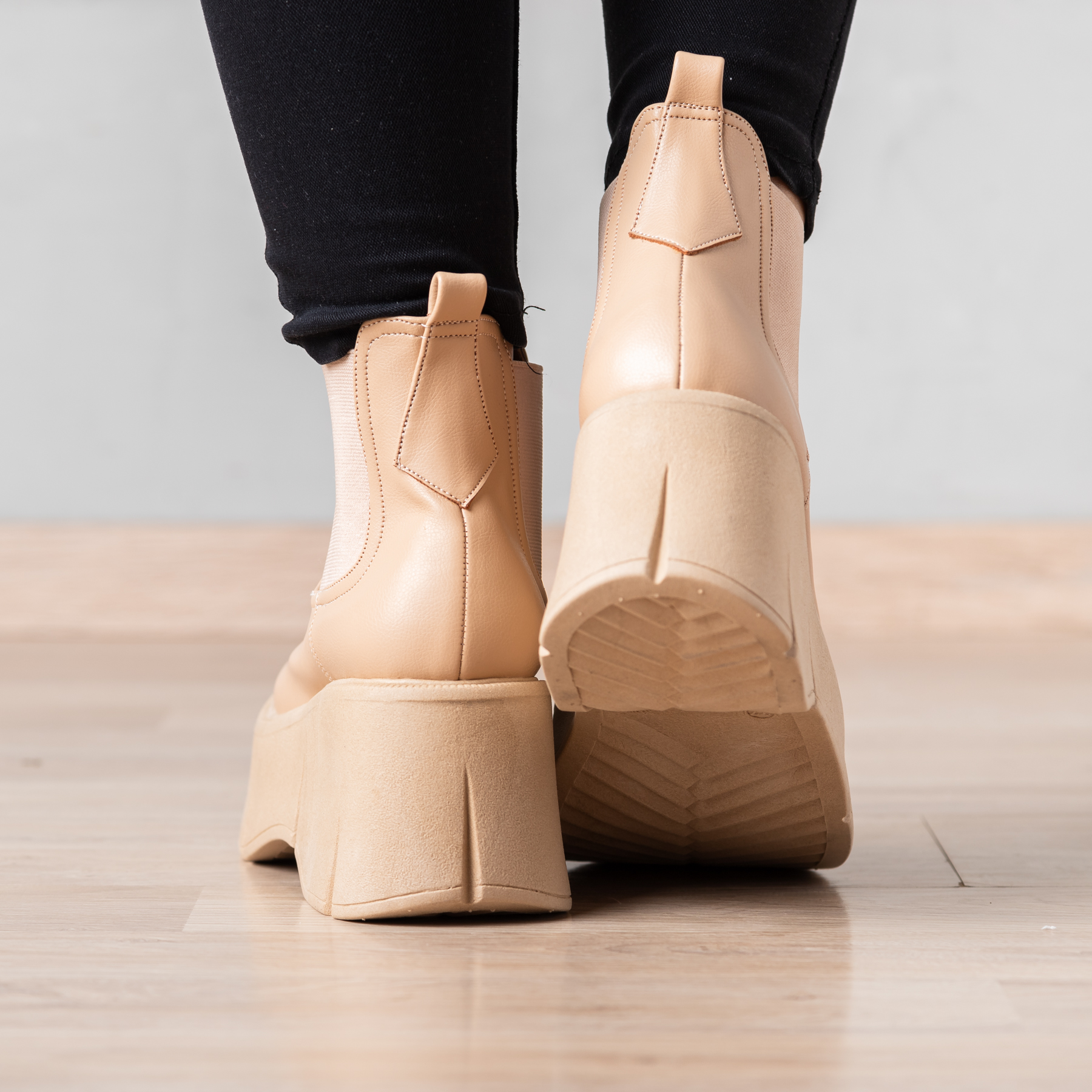 BOTAS MUJER NÉBULA BEIGE UNCOVER - 6