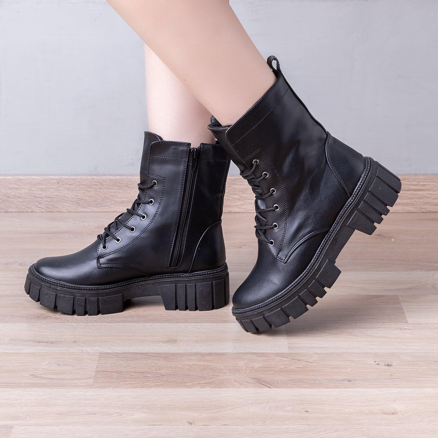 BOTAS MUJER TAVAI NEGRO LABRADO - 1