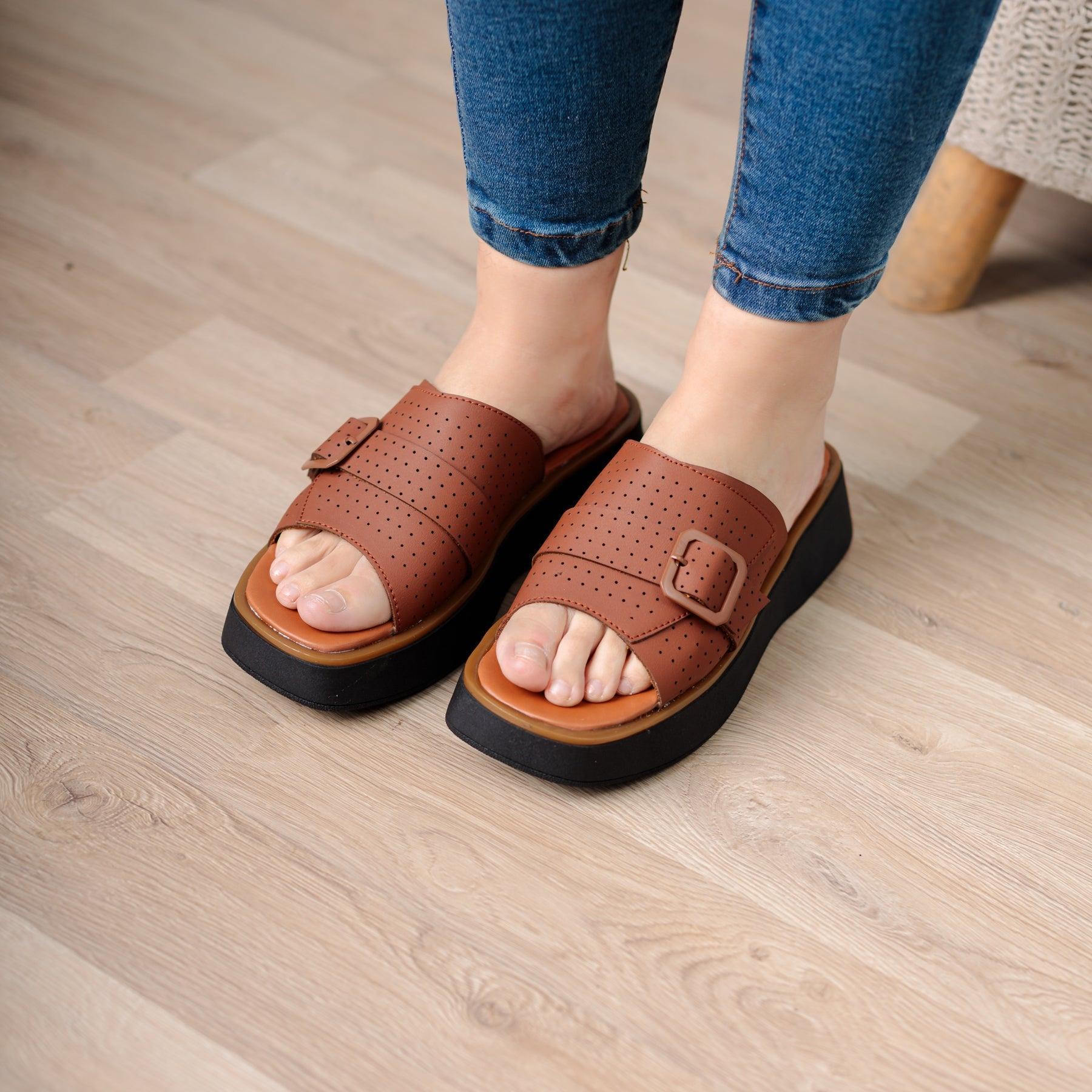 SANDALIAS CASUALES MUJER BENZIM MARRÓN - 1