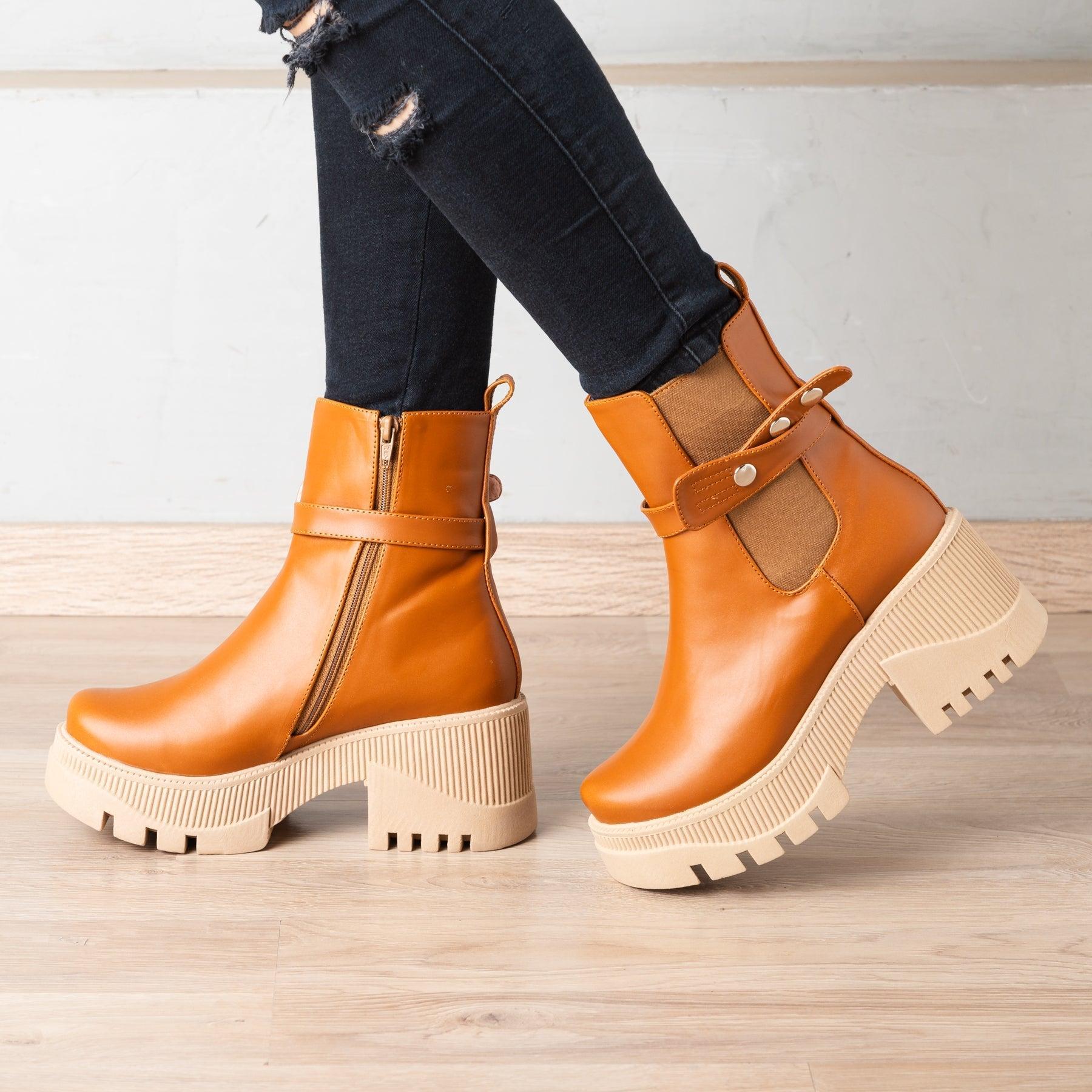 BOTAS MUJER BUTTOM CAMEL - 1