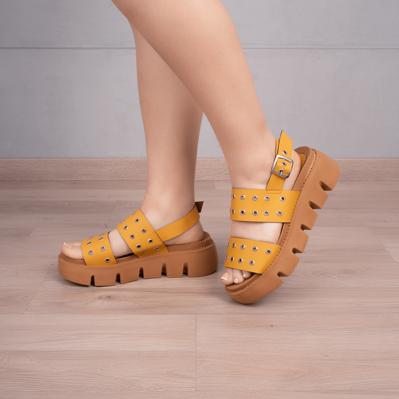 SANDALIAS CASUALES MUJER YUBA CAMEL - 1
