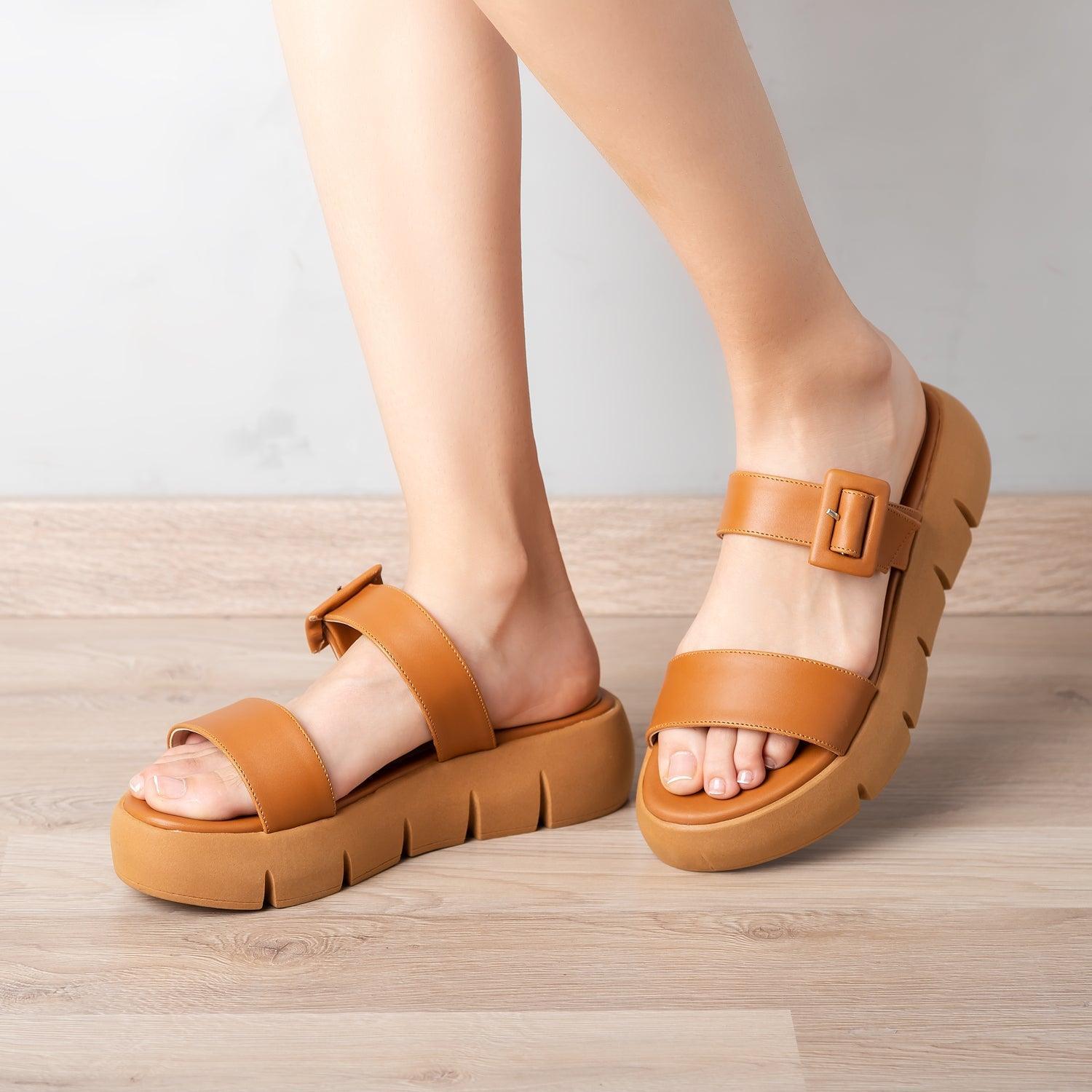 SANDALIAS CASUALES MUJER HAKEEM CAMEL - 1