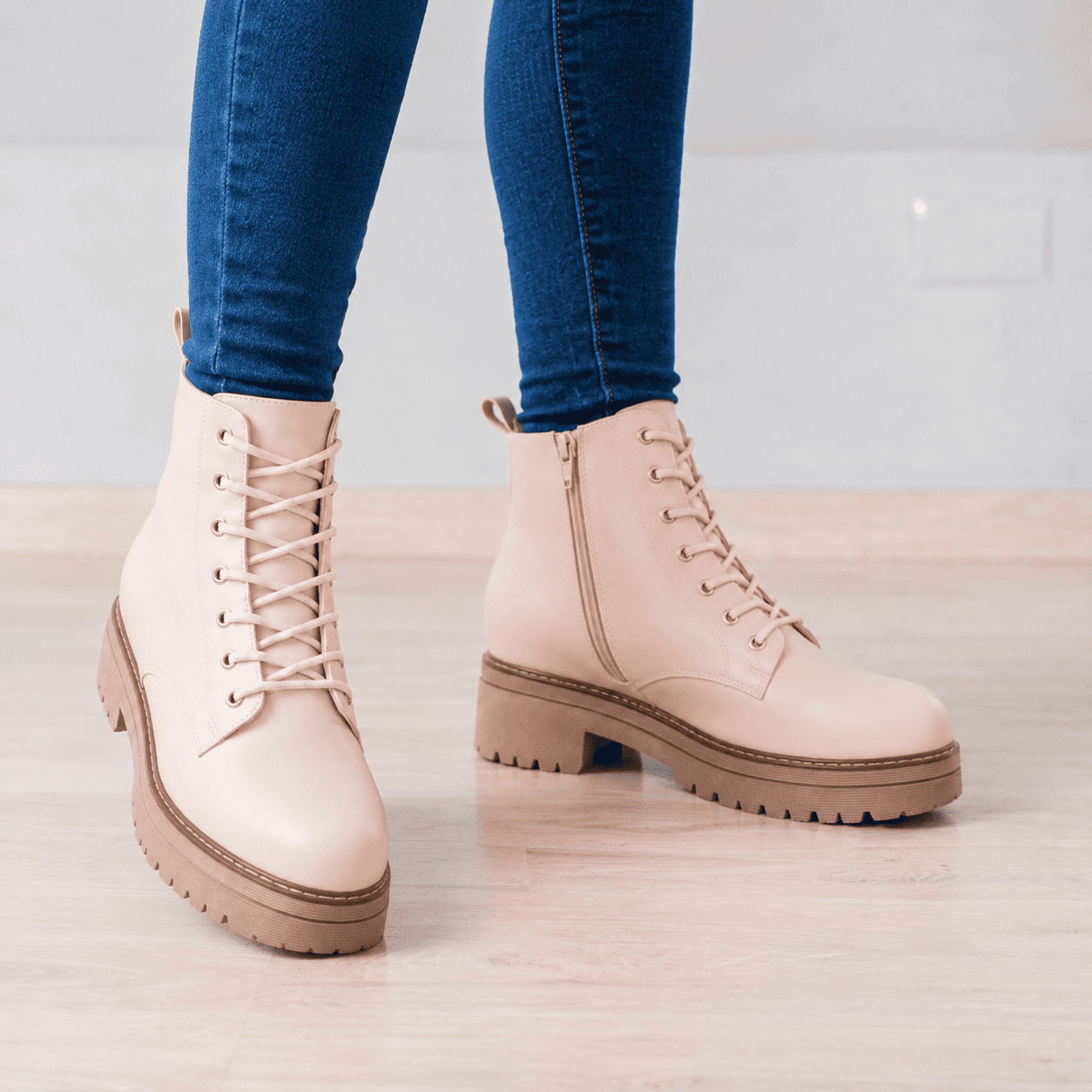 BOTAS MUJER BADO NUDE - 7