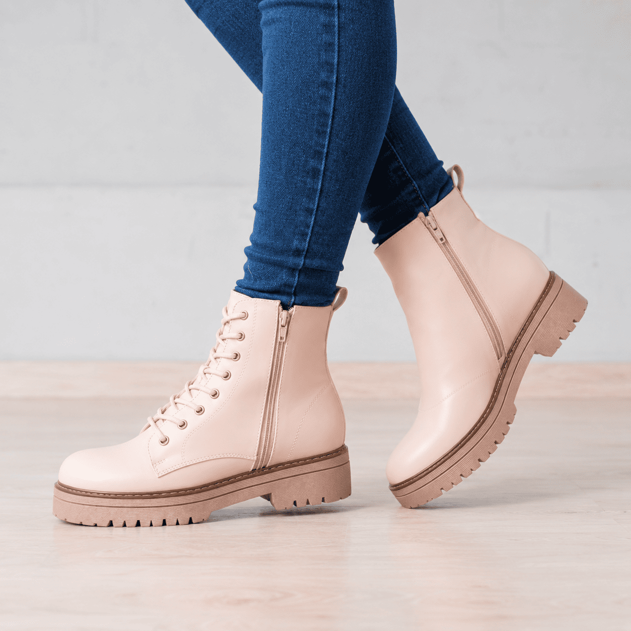 BOTAS MUJER BADO NUDE - 8