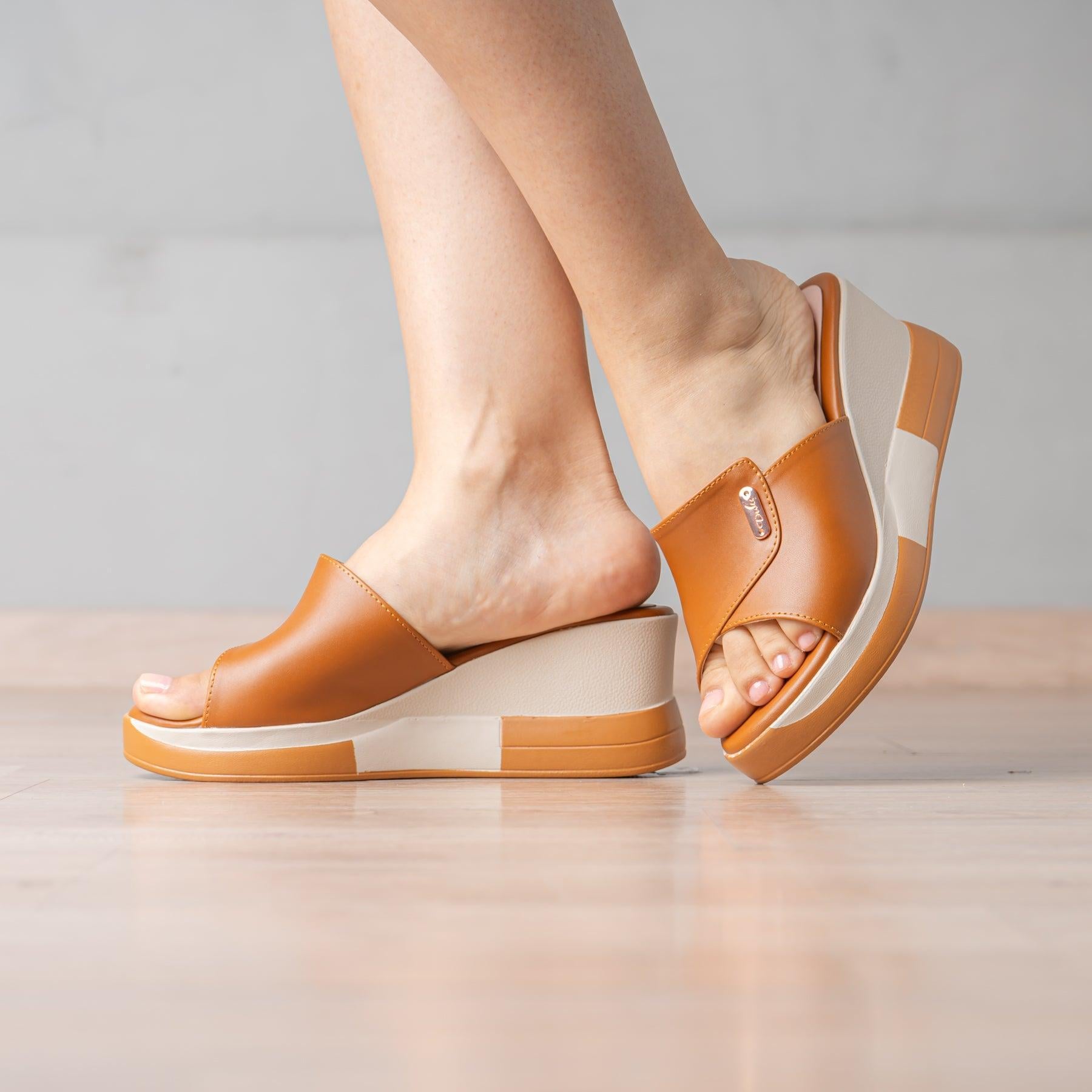 SANDALIAS CASUALES MUJER PRITIH CAMEL - 1