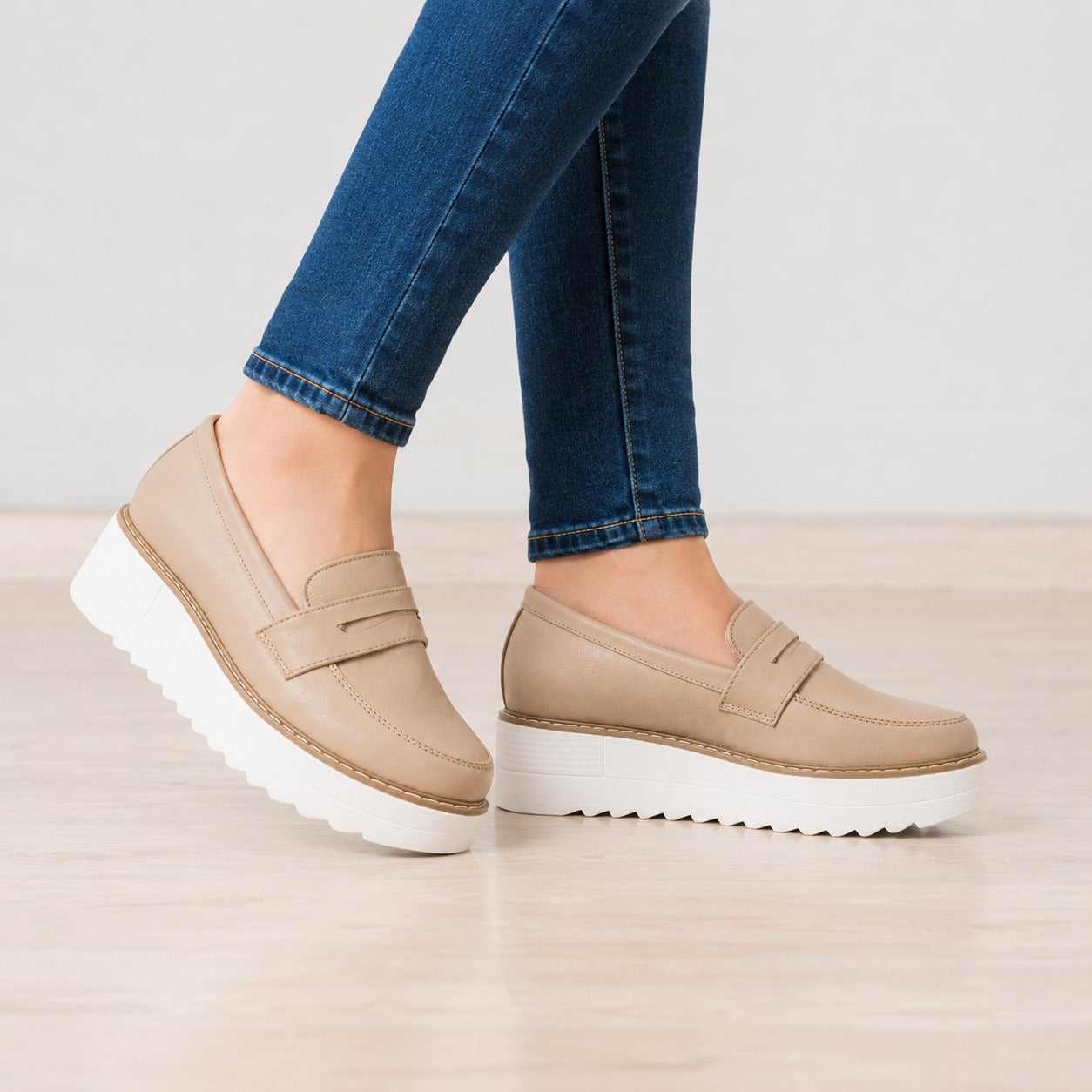 MOCASINES MUJER ELAN BEIGE - 1