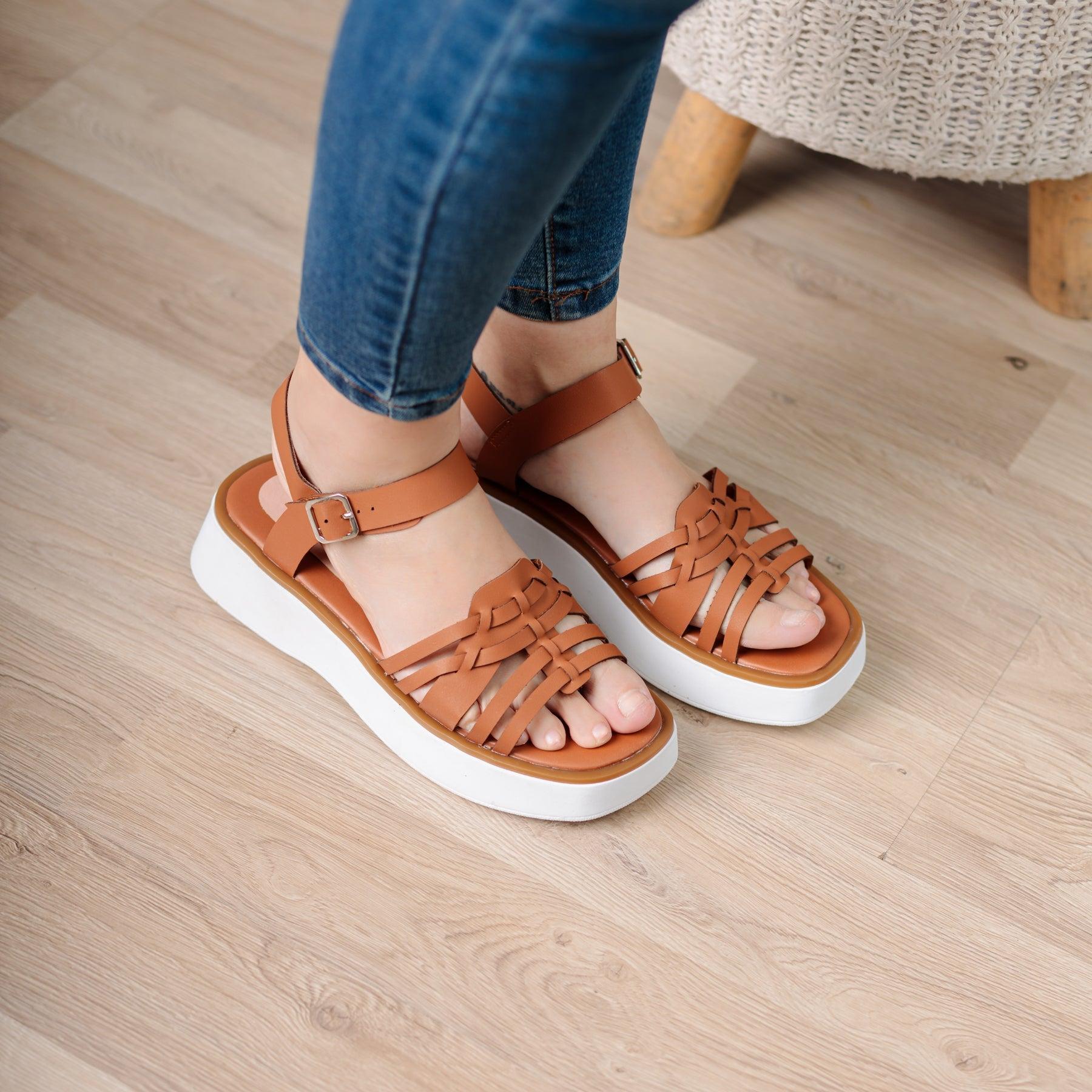 SANDALIAS CASUALES MUJER NURIAH CAMEL - 1