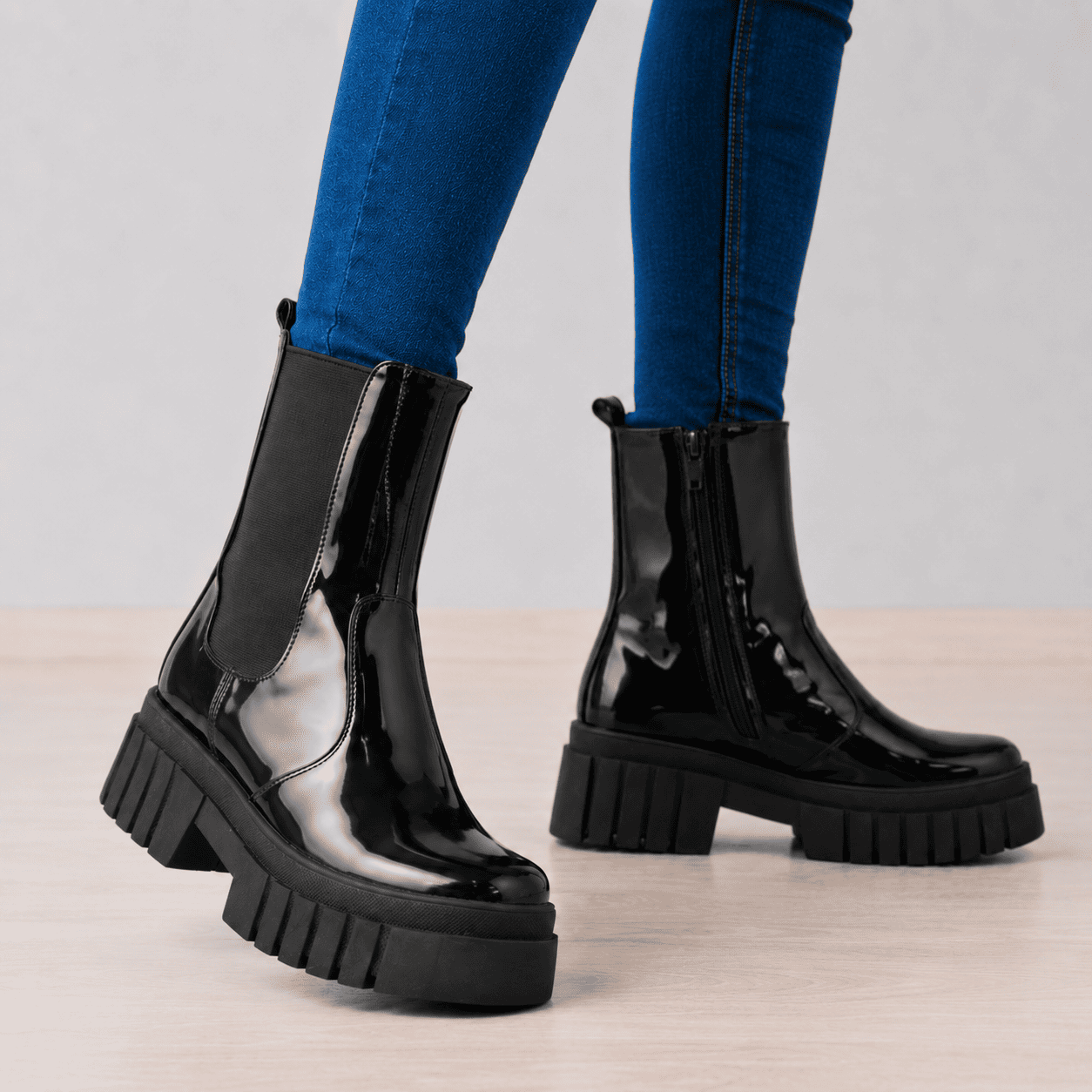 BOTAS MUJER ARTIGAS NEGRO CHAROL - 1