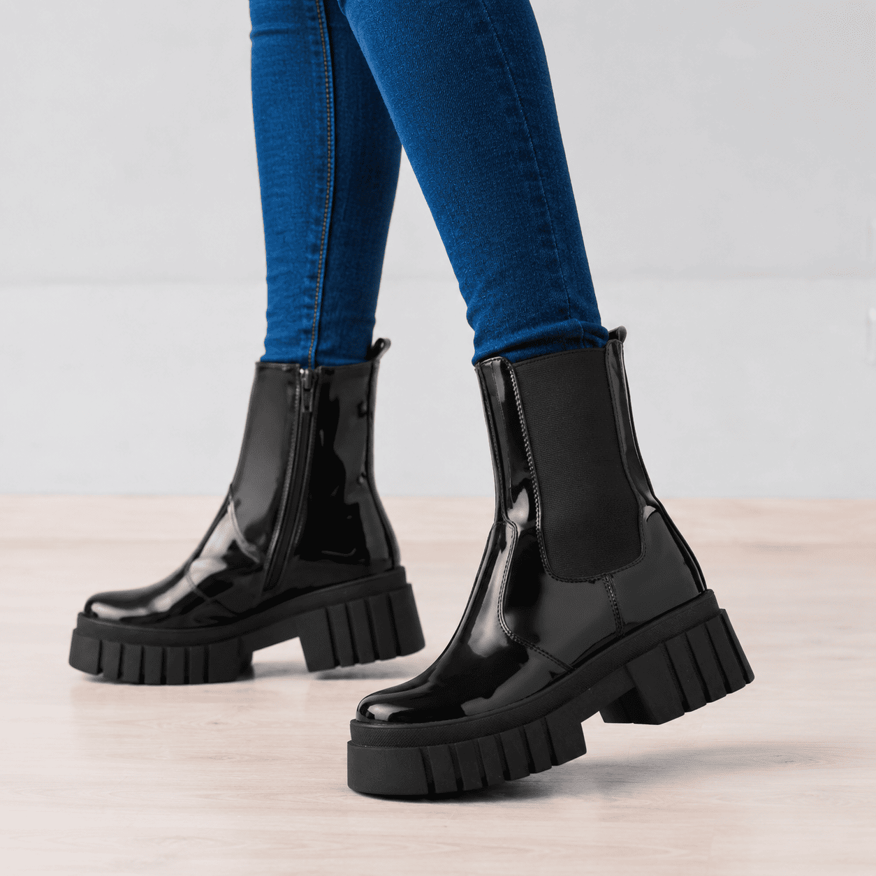 BOTAS MUJER ARTIGAS NEGRO CHAROL - 2