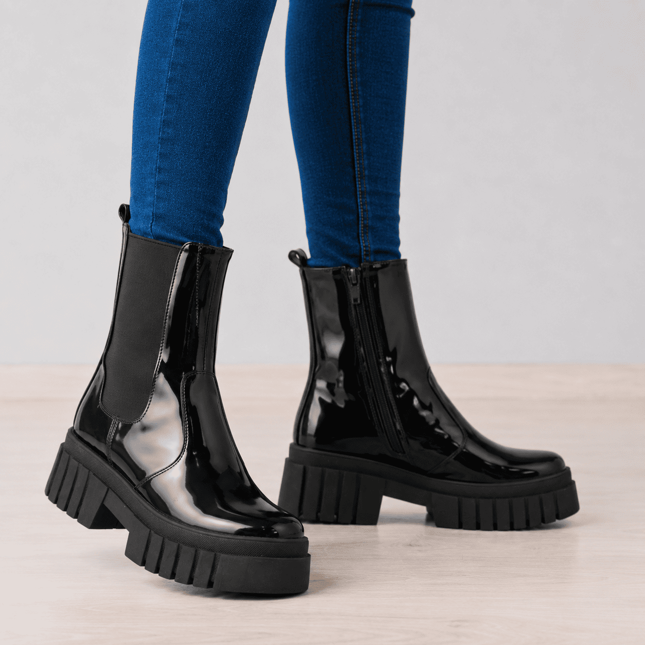 BOTAS MUJER ARTIGAS NEGRO CHAROL - 3