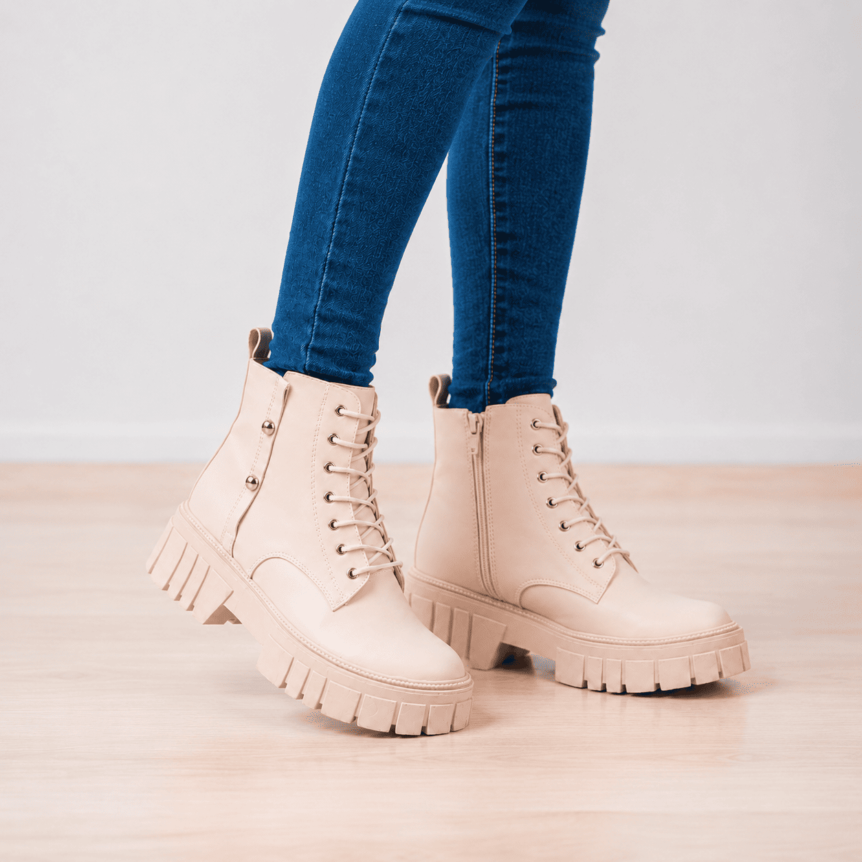 BOTAS MUJER PIRAYU NUDE - 1