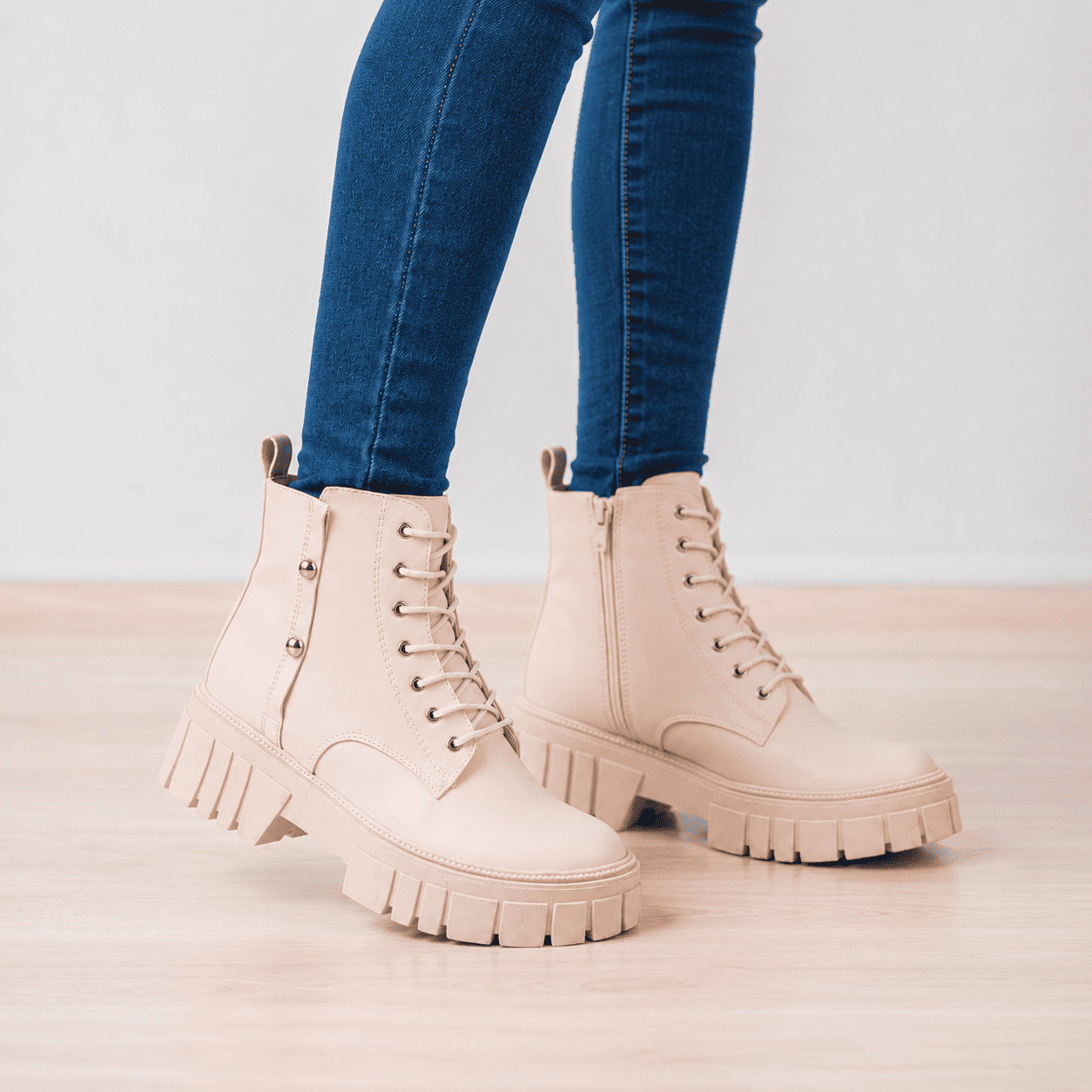 BOTAS MUJER PIRAYU NUDE - 2
