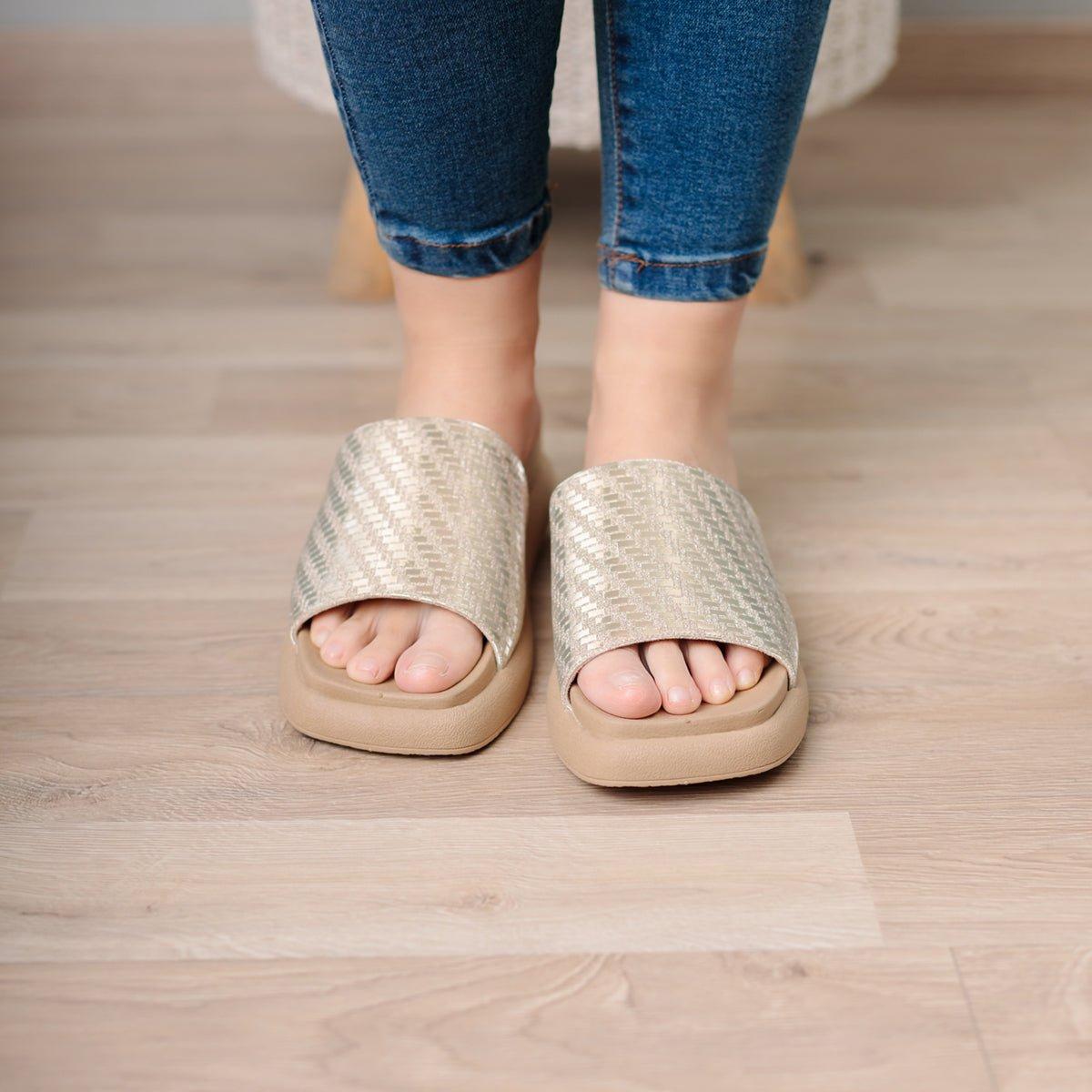 SANDALIAS CASUALES MUJER BOGGHI DORADO - 2