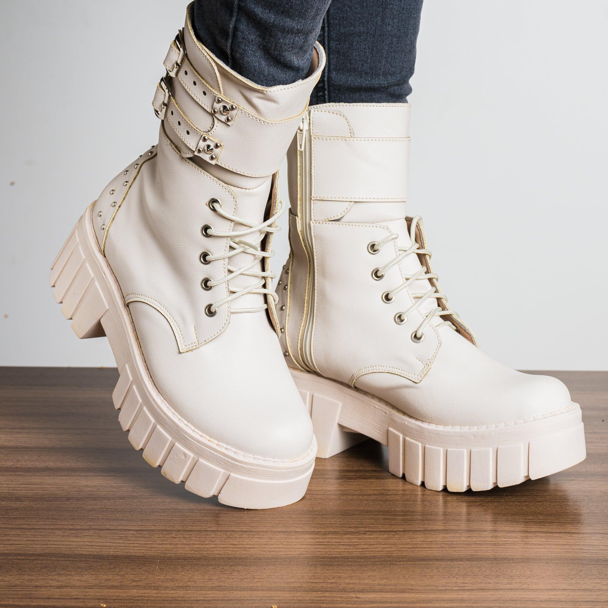 BOTAS MUJER KURIH NUDE - 1