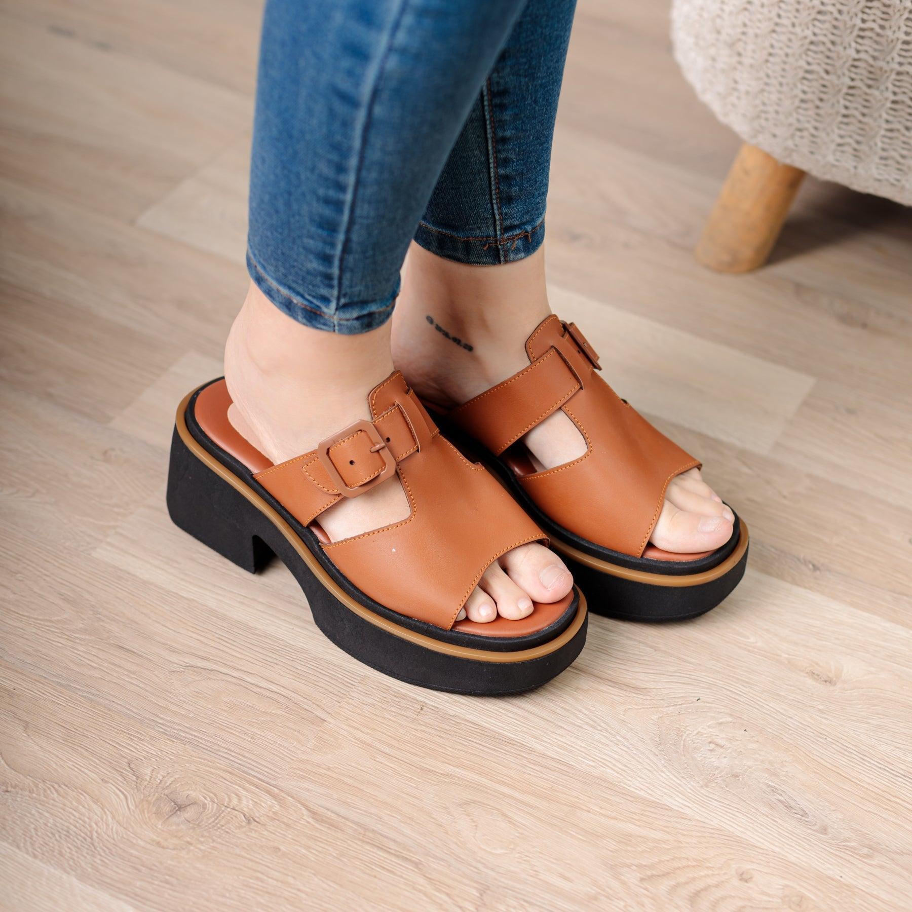 SANDALIAS CASUALES MUJER GUSTOV CAMEL - 1