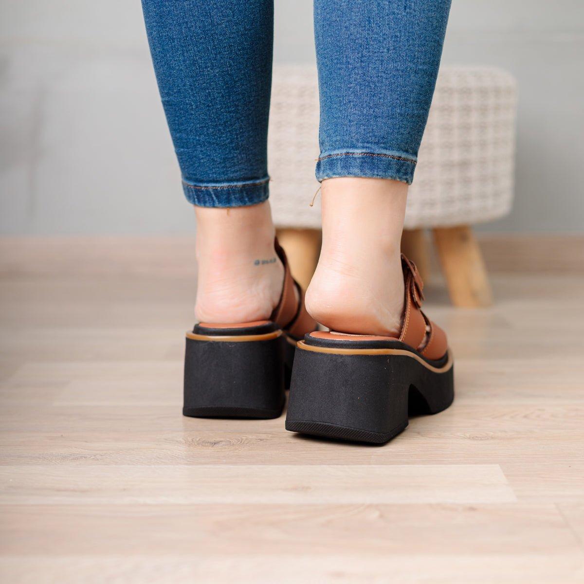 SANDALIAS CASUALES MUJER GUSTOV CAMEL - 6