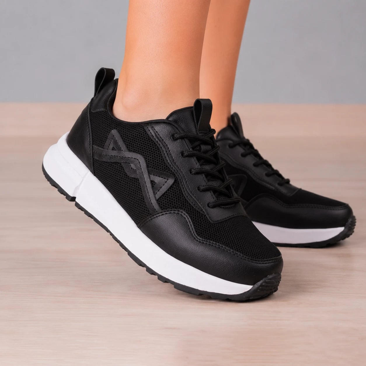 ZAPATILLAS URBANAS MUJER KITTY NEGRO Y BLANCO - 1