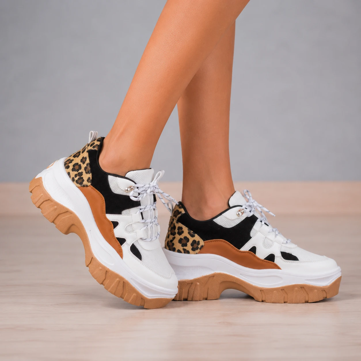 ZAPATILLAS URBANAS MUJER BRESLAVIA NEGRO Y BLANCO - 1