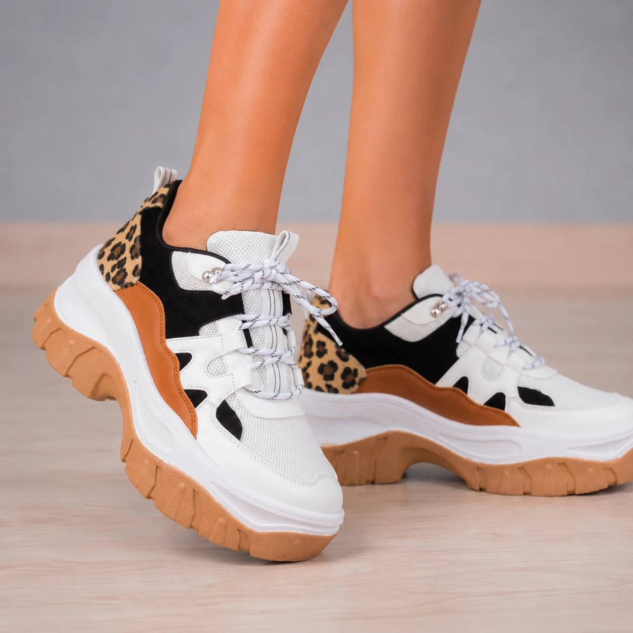 ZAPATILLAS URBANAS MUJER BRESLAVIA NEGRO Y BLANCO - 2