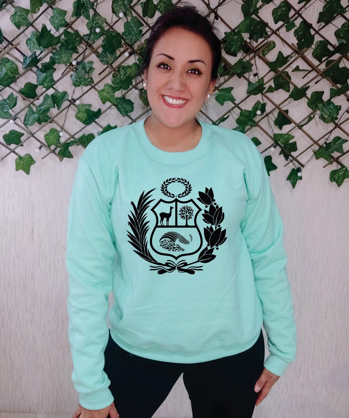 POLERA MUJER DISEÑO ESCUDO NEGRO - 1