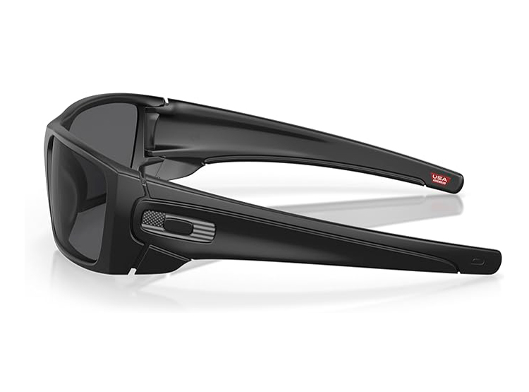 LENTES DE SOL PROTECCIÓN UV OAKLEY FUEL CELL MATTE BLACK USA FLAG/GRIS - 2