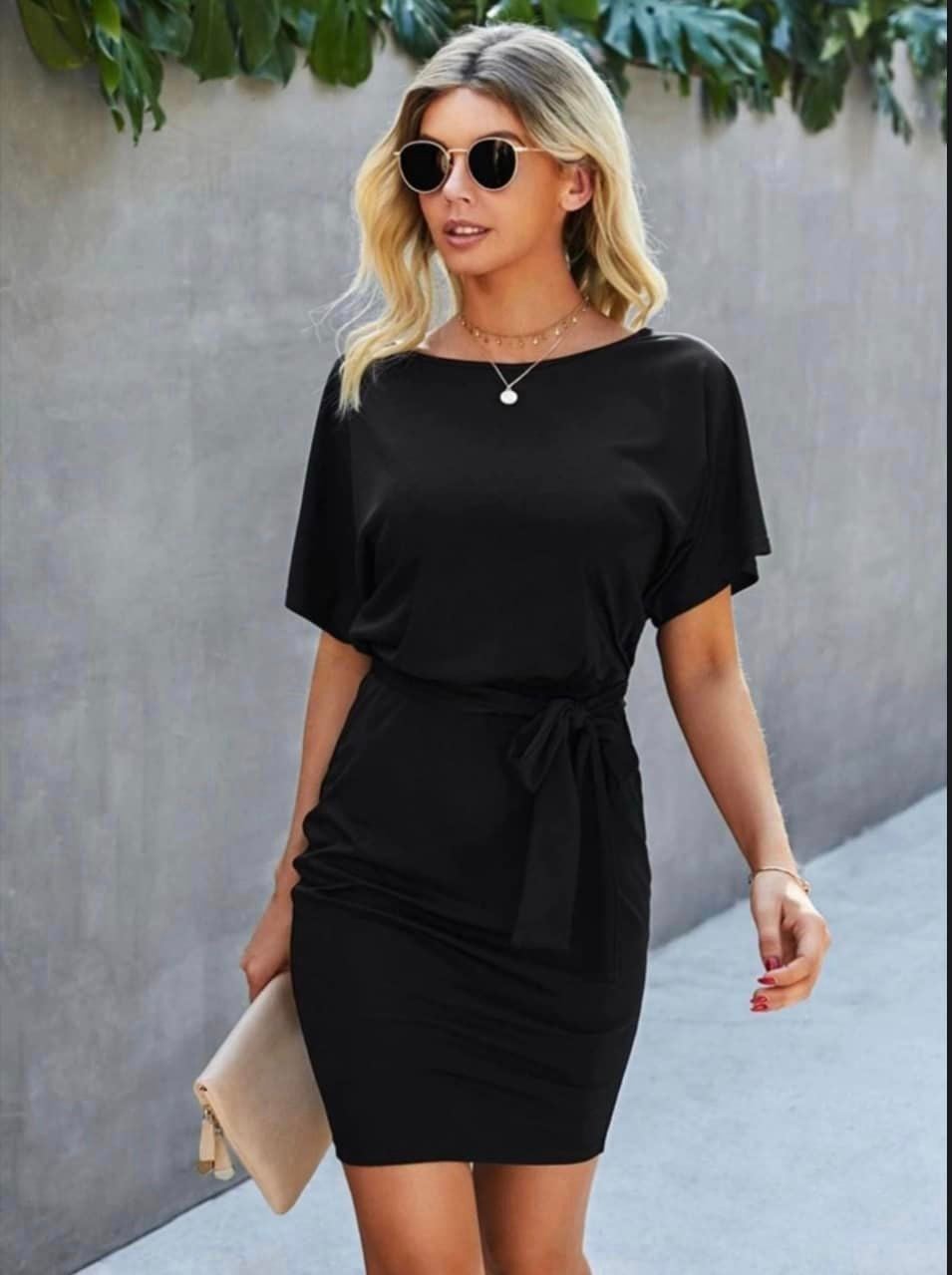 VESTIDO NEGRO CON CINTURÓN - 1
