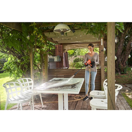 LAVADORA A PRESIÓN INALÁMBRICA 20V - 350 PSI BLACK+DECKER - 6