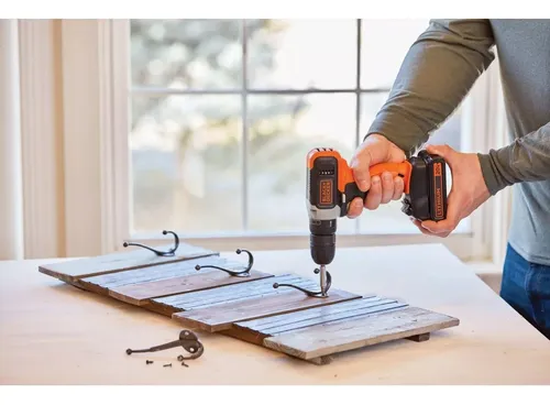 KIT TALADRO ATORNILLADOR 20V + 54 PIEZAS BLACK+DECKER - 2