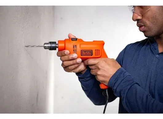 TALADRO PERCUTOR 3/8 550W + SET 8 BROCAS BLACK DECKER - 5