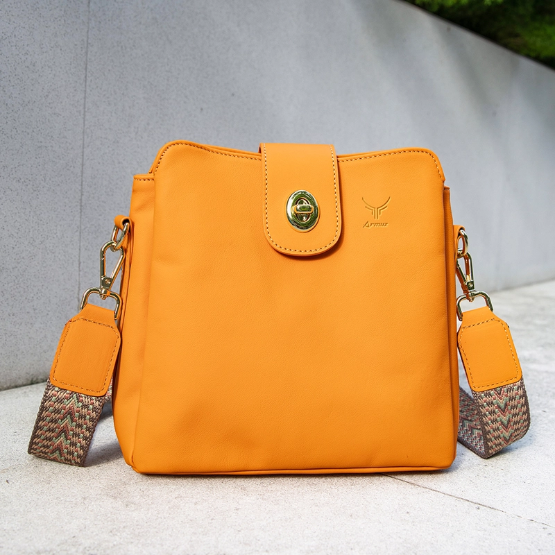 CARTERA DE CUERO VACUNO 7778 DE DISEÑO MODERNO - 1