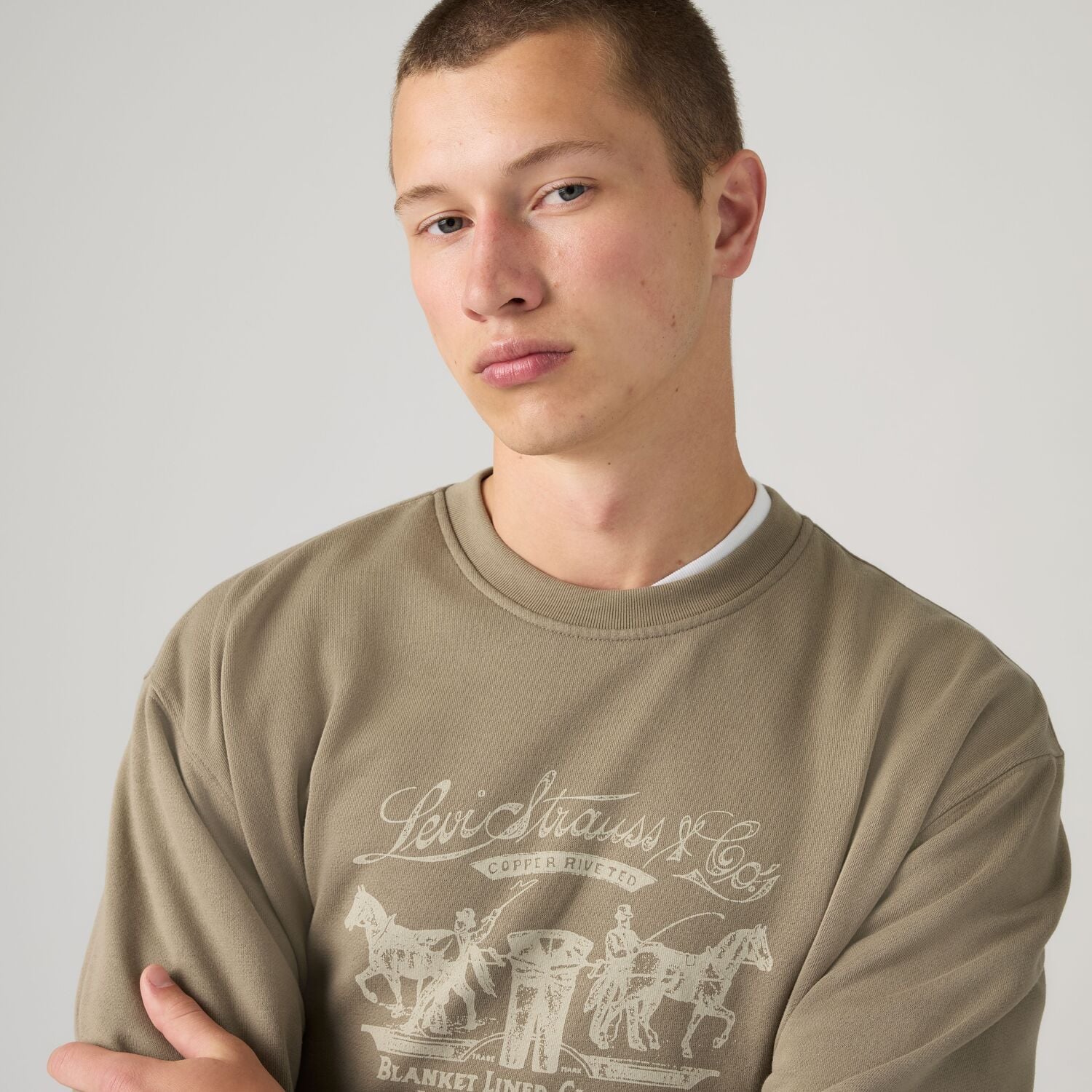 POLERÓN HOMBRE RELAXD GRAPHIC CREW CAFÉ LEVIS 38712-0520 - 4
