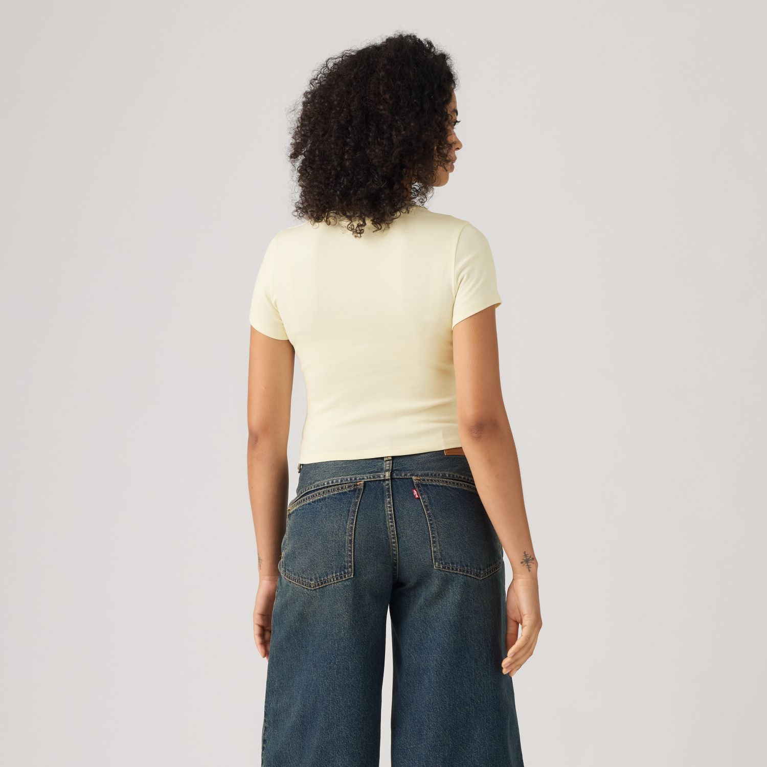 POLO MUJER ESSENTIAL BABY TEE AMARILLO LEVIS 0085R-0002 - 2